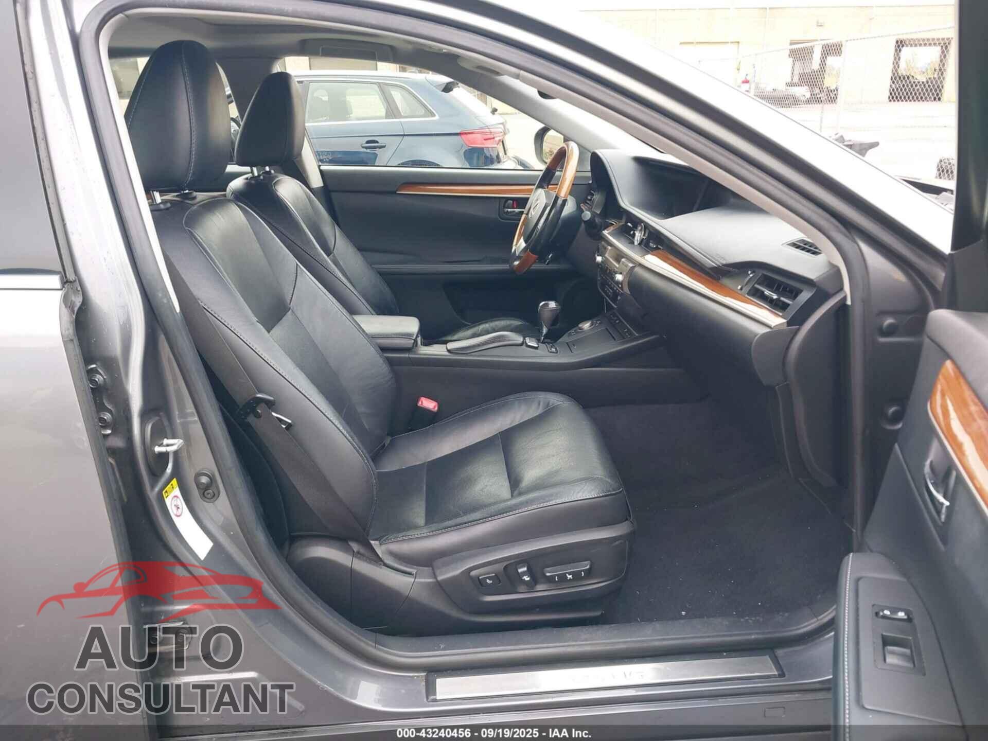 LEXUS ES 300H 2013 - JTHBW1GG0D2029247