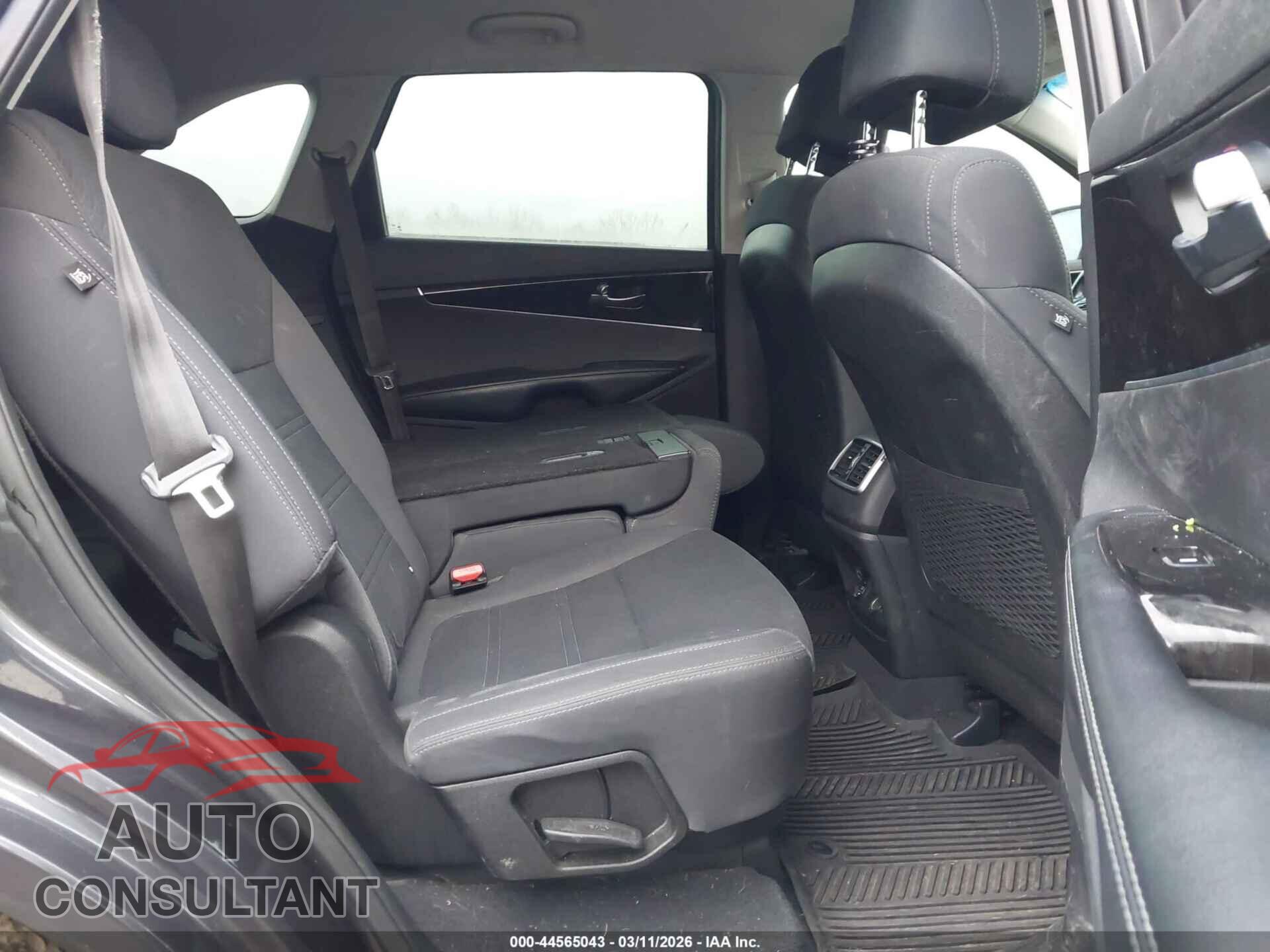 KIA SORENTO 2017 - 5XYPG4A34HG221732