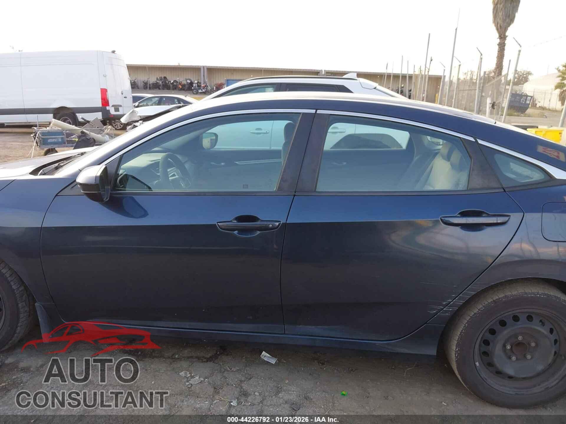 HONDA CIVIC 2017 - 2HGFC2F58HH523534