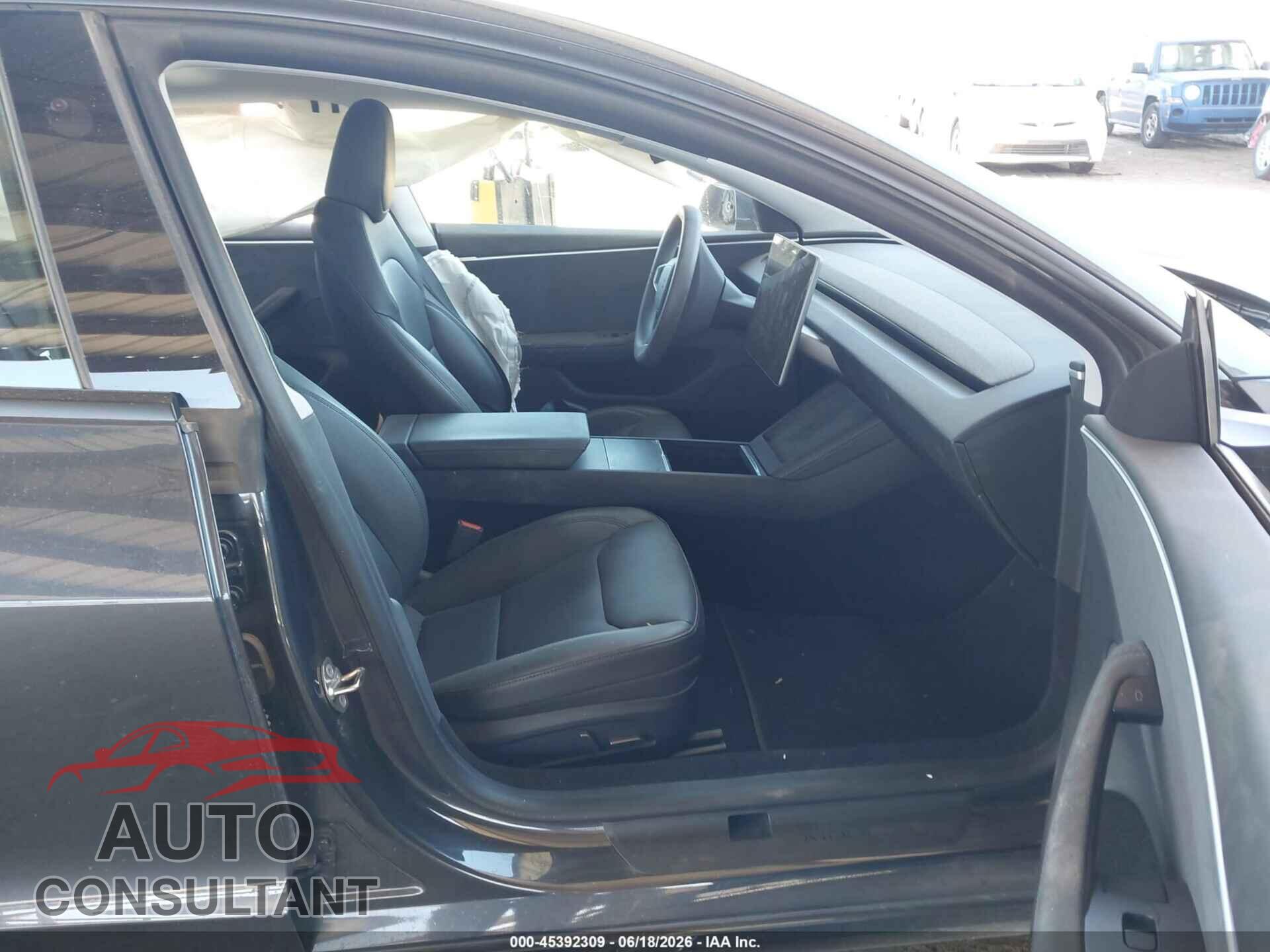 TESLA MODEL 3 2024 - 5YJ3E1EB3RF744690