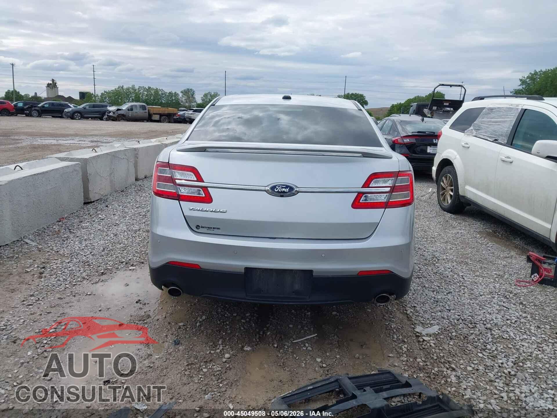 FORD TAURUS 2019 - 1FAHP2E88KG107354