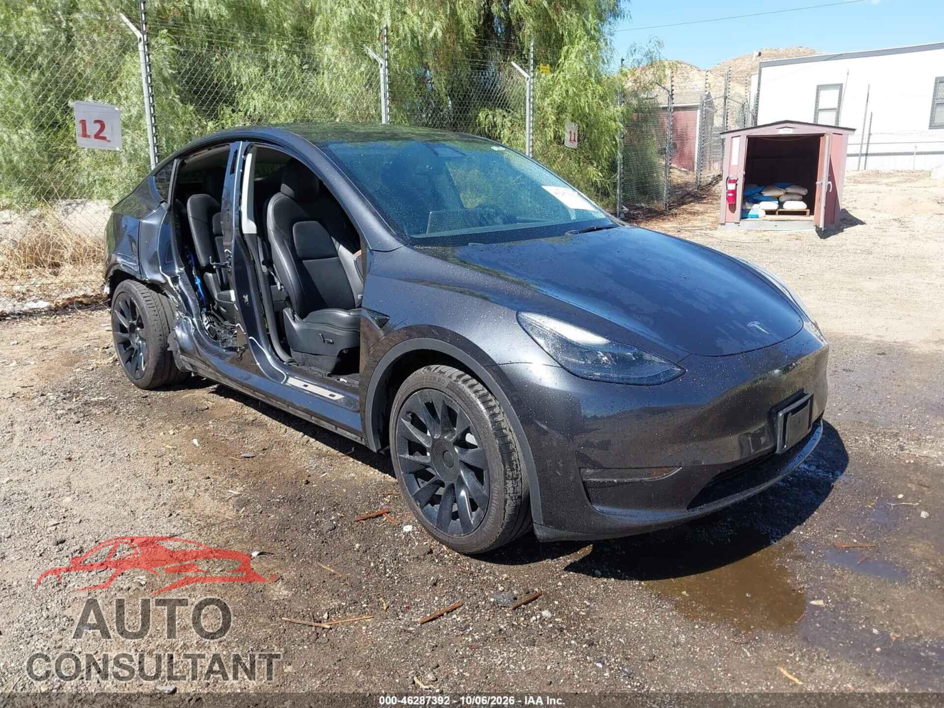 TESLA MODEL Y 2024 - 7SAYGAEE2RF030871