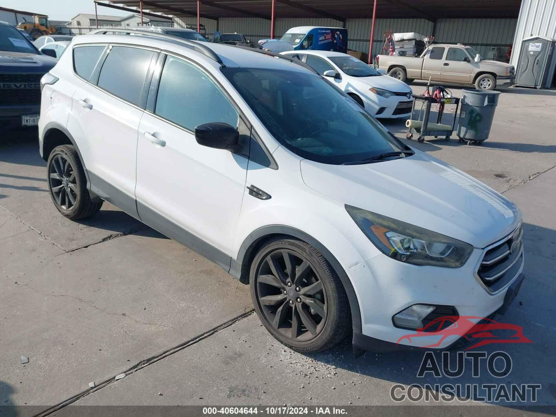 FORD ESCAPE 2017 - 1FMCU0GD0HUA13910