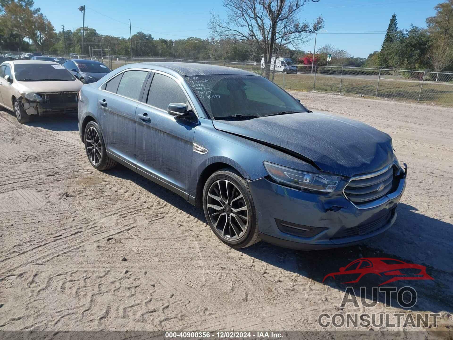 FORD TAURUS 2018 - 1FAHP2E86JG112745