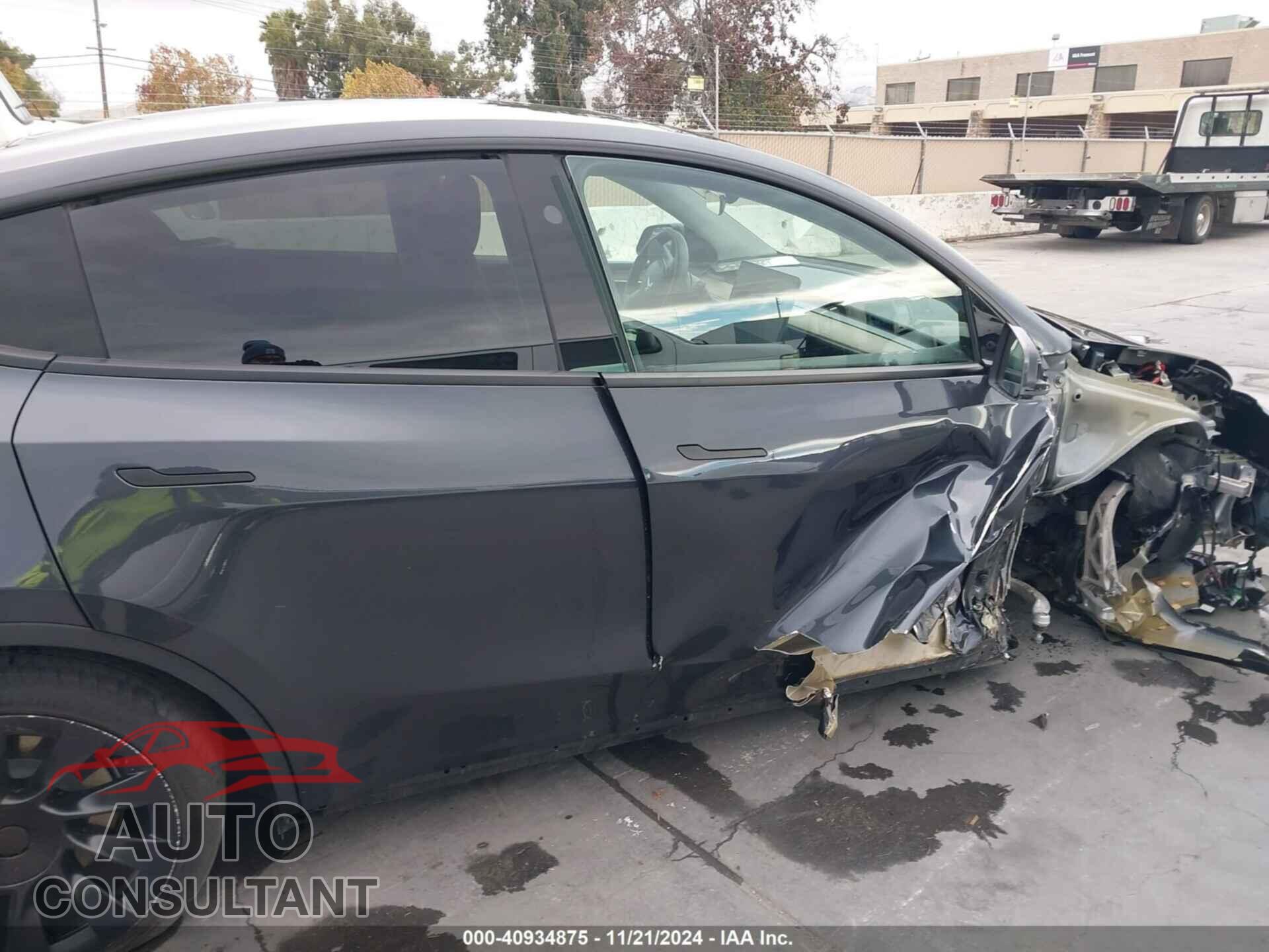 TESLA MODEL Y 2024 - 7SAYGDEE6RF025657