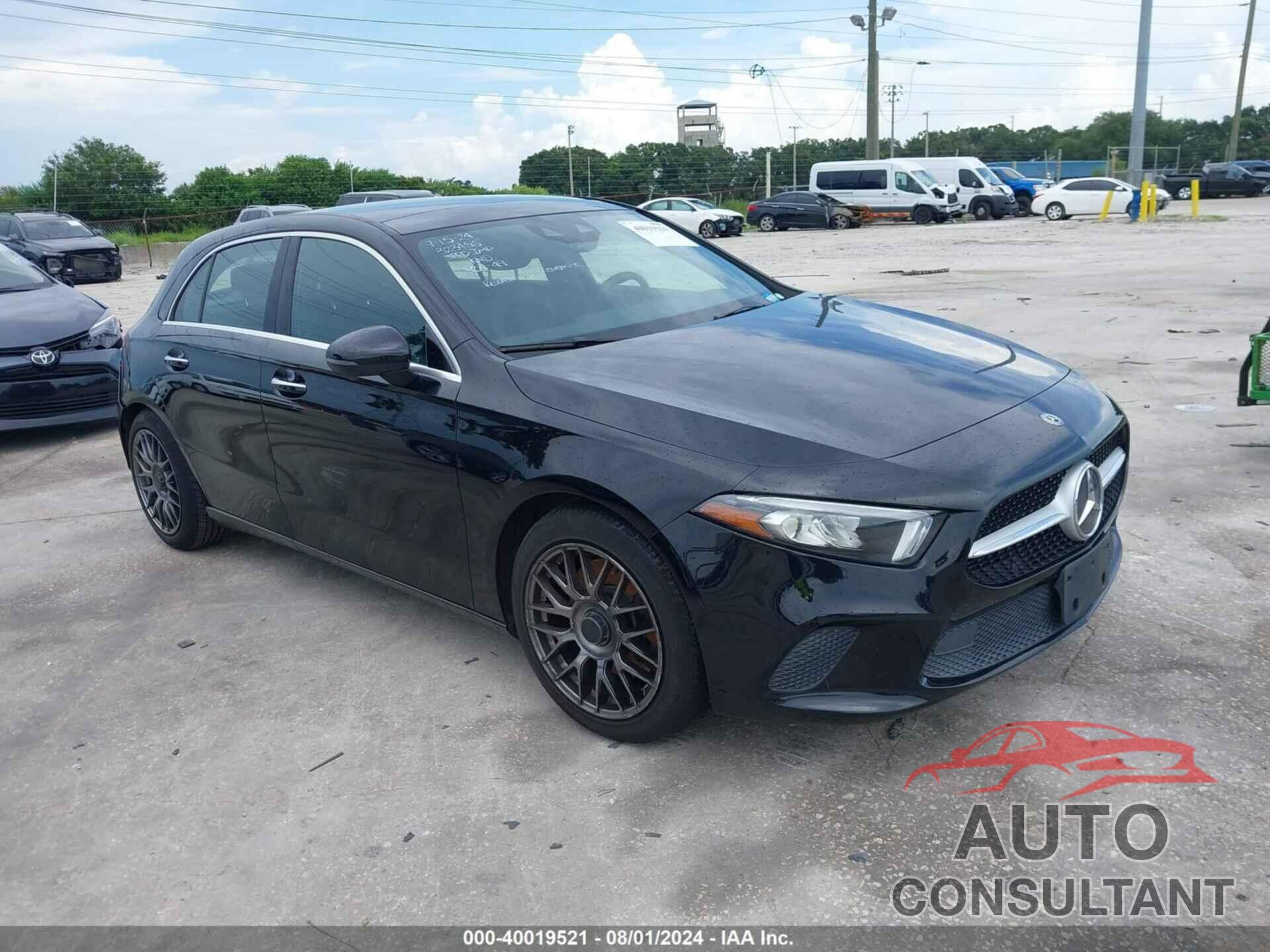 MERCEDES-BENZ A-CLASS 2020 - W1K3F4HB3LJ185402