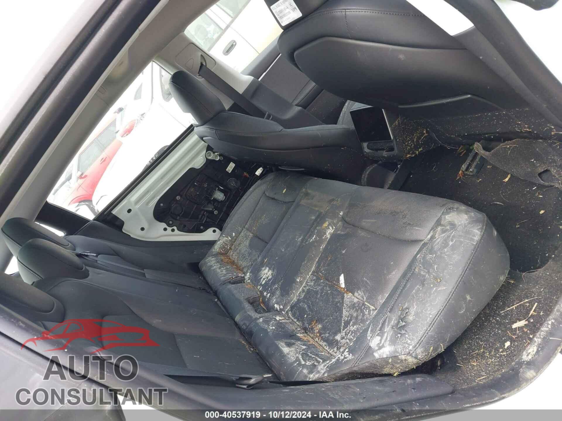 TESLA MODEL 3 2024 - 5YJ3E1EA6RF751009