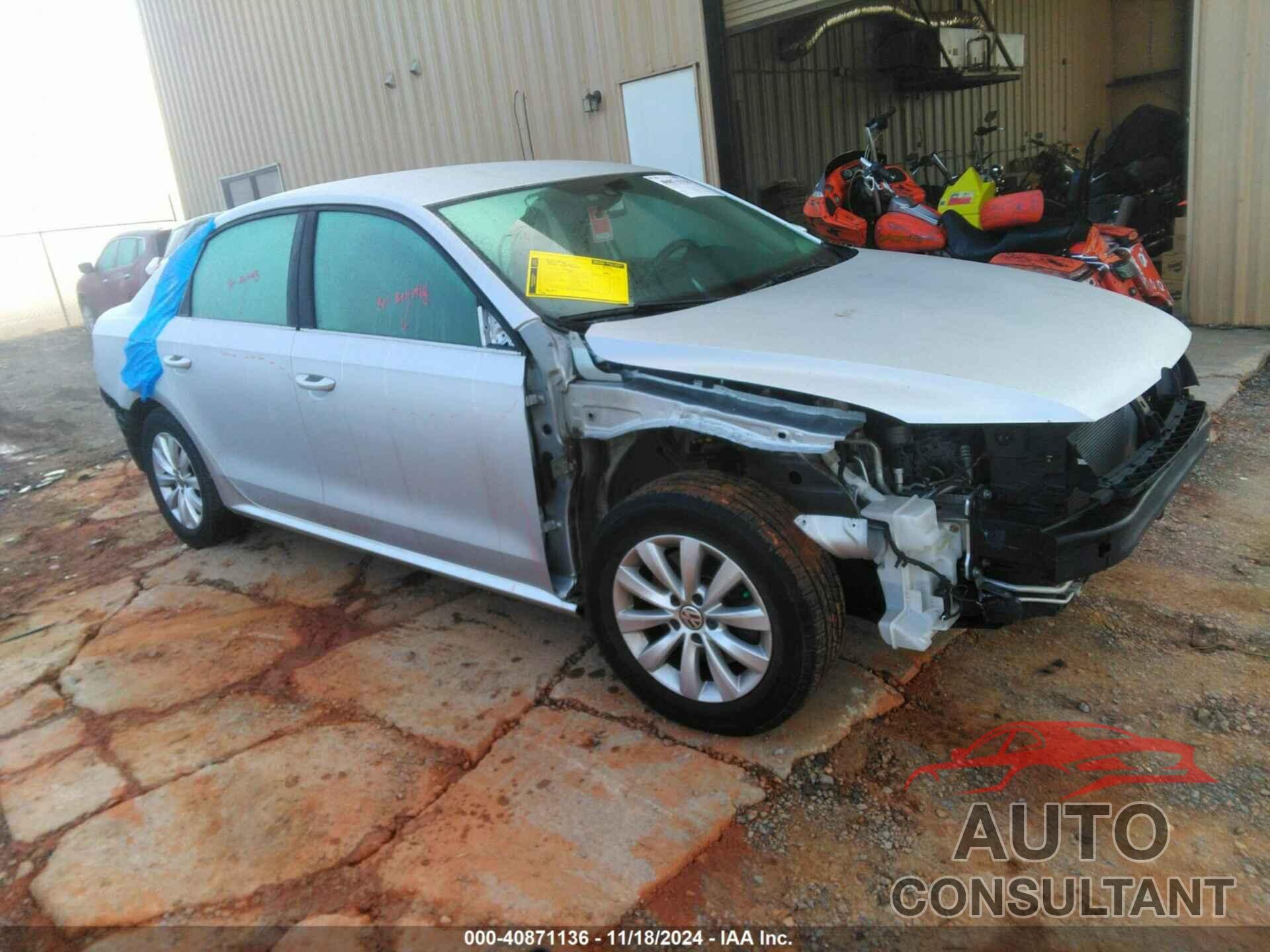 VOLKSWAGEN PASSAT 2015 - 1VWAS7A36FC021097