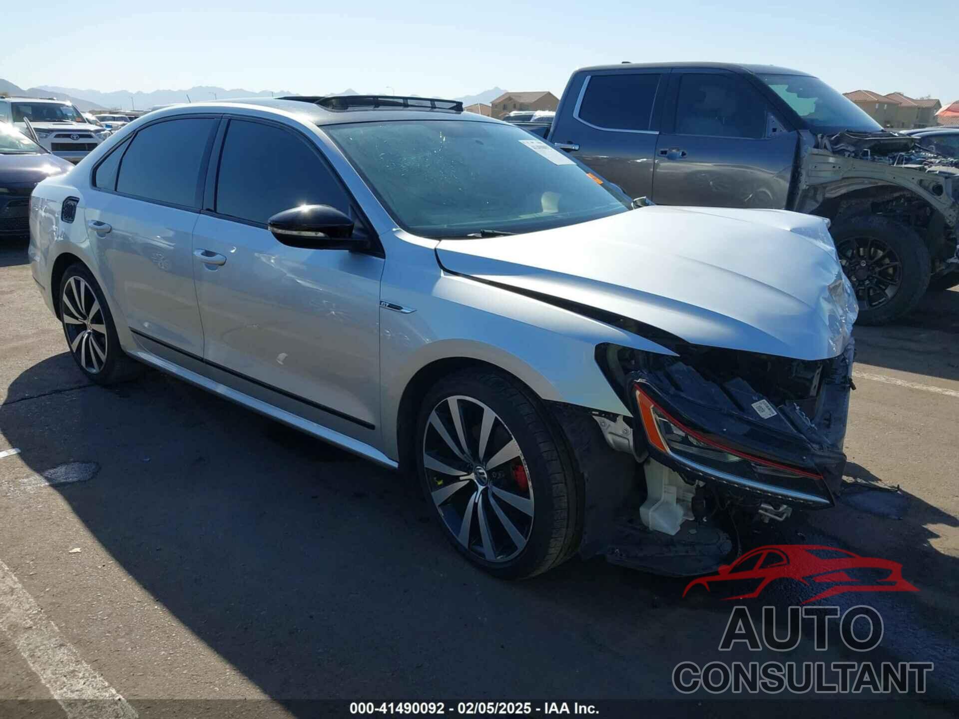 VOLKSWAGEN PASSAT 2018 - 1VWJM7A31JC040840