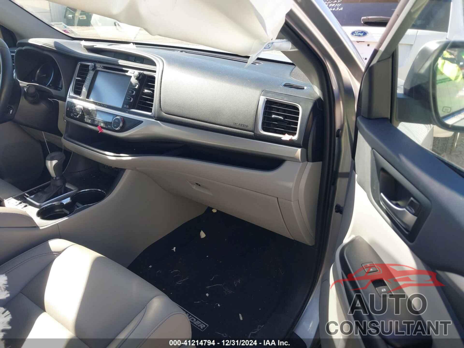 TOYOTA HIGHLANDER 2019 - 5TDKZRFH0KS570709