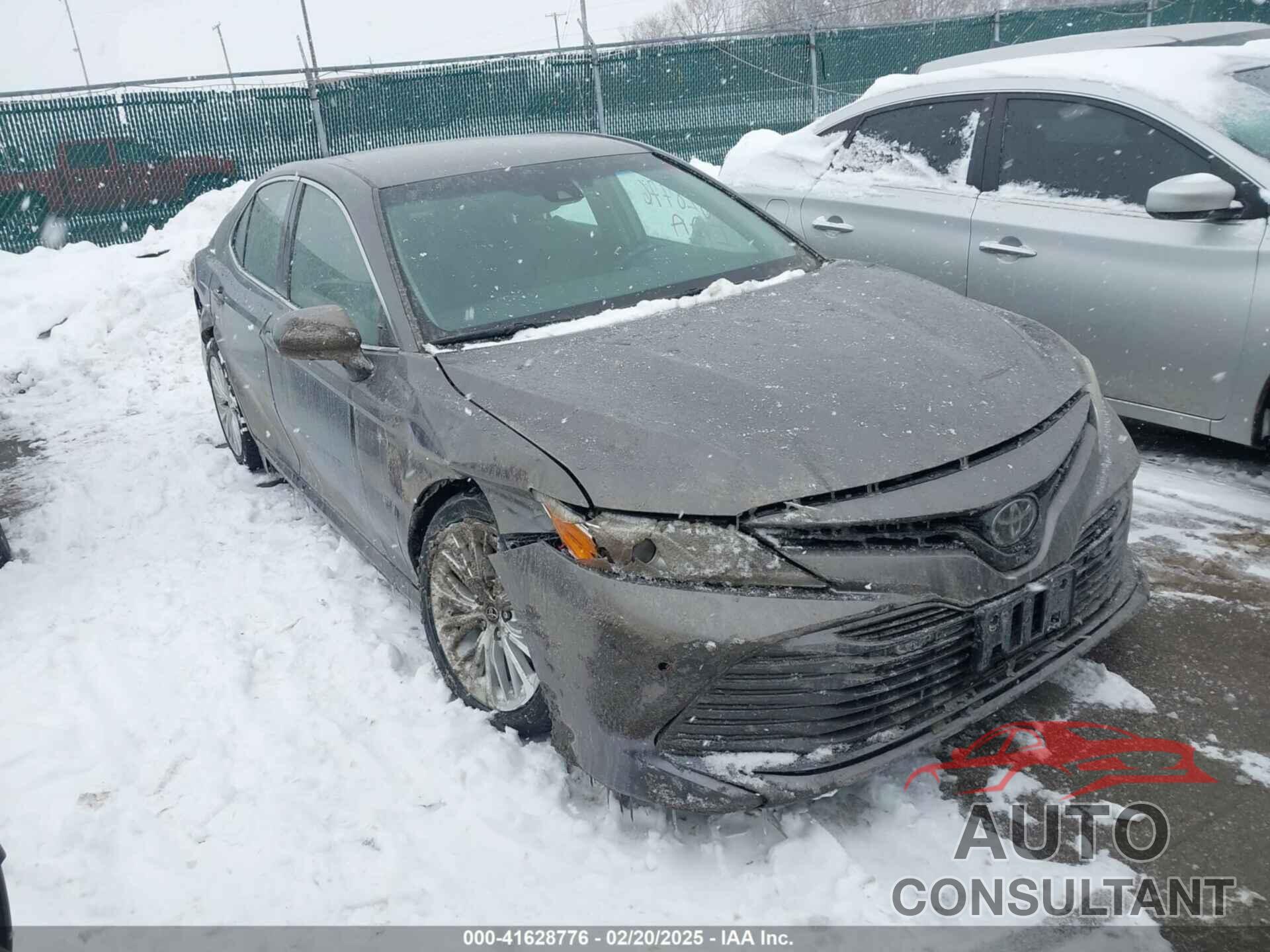 TOYOTA CAMRY 2018 - 4T1B11HK6JU072571