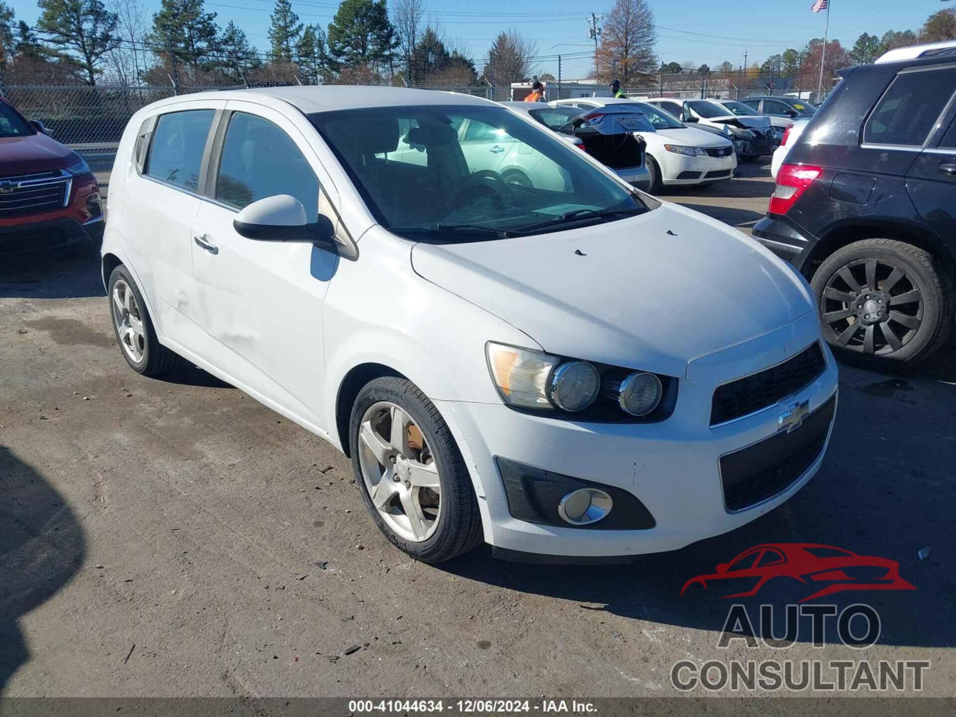 CHEVROLET SONIC 2014 - 1G1JE6SB1E4117781