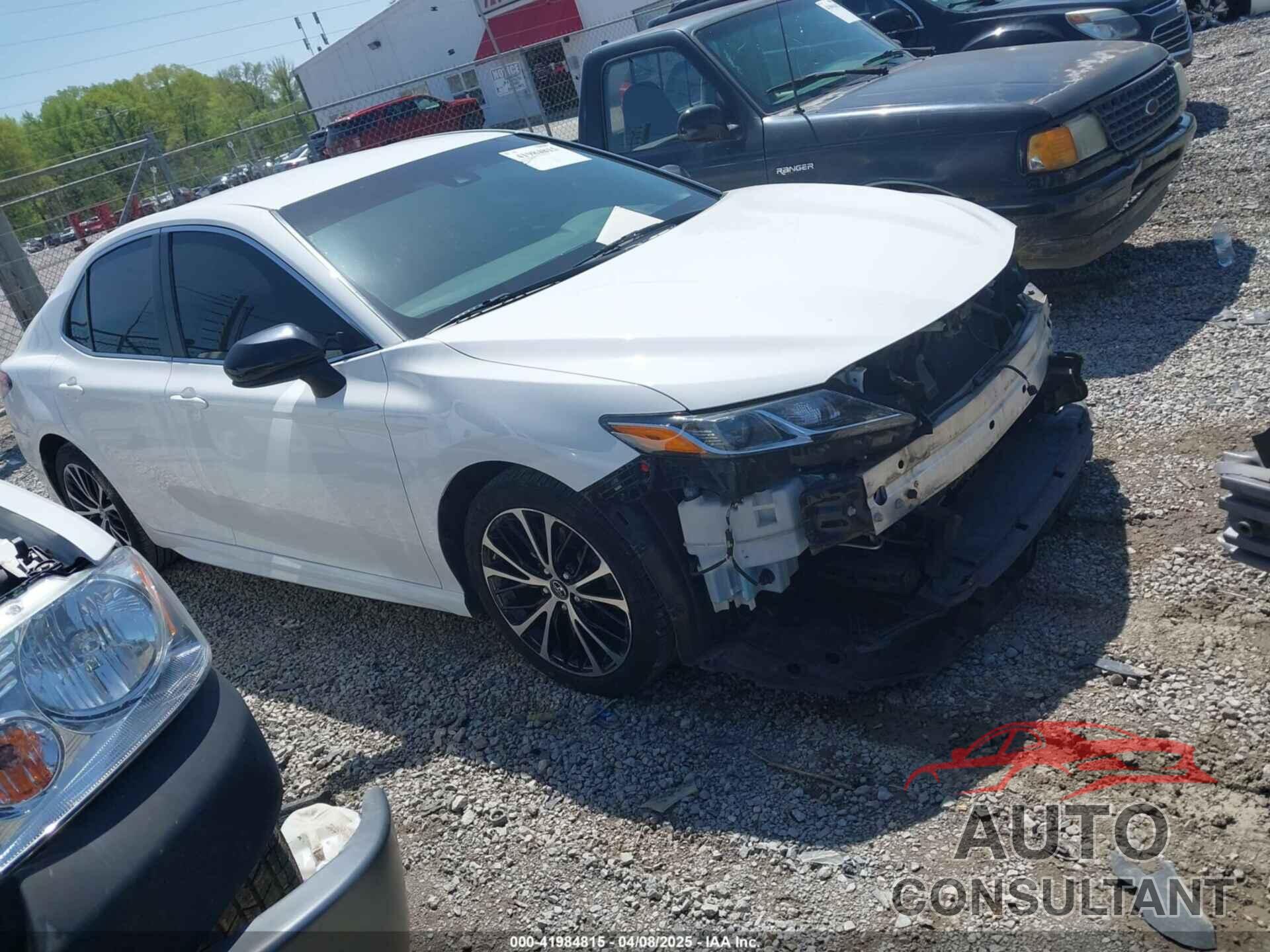 TOYOTA CAMRY 2018 - 4T1B11HK9JU117339