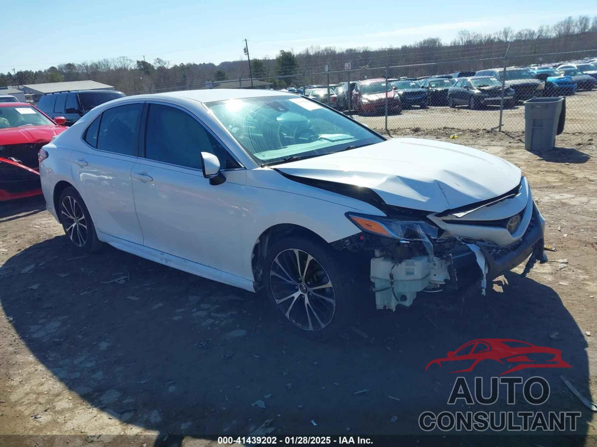 TOYOTA CAMRY 2018 - 4T1B11HK1JU668090