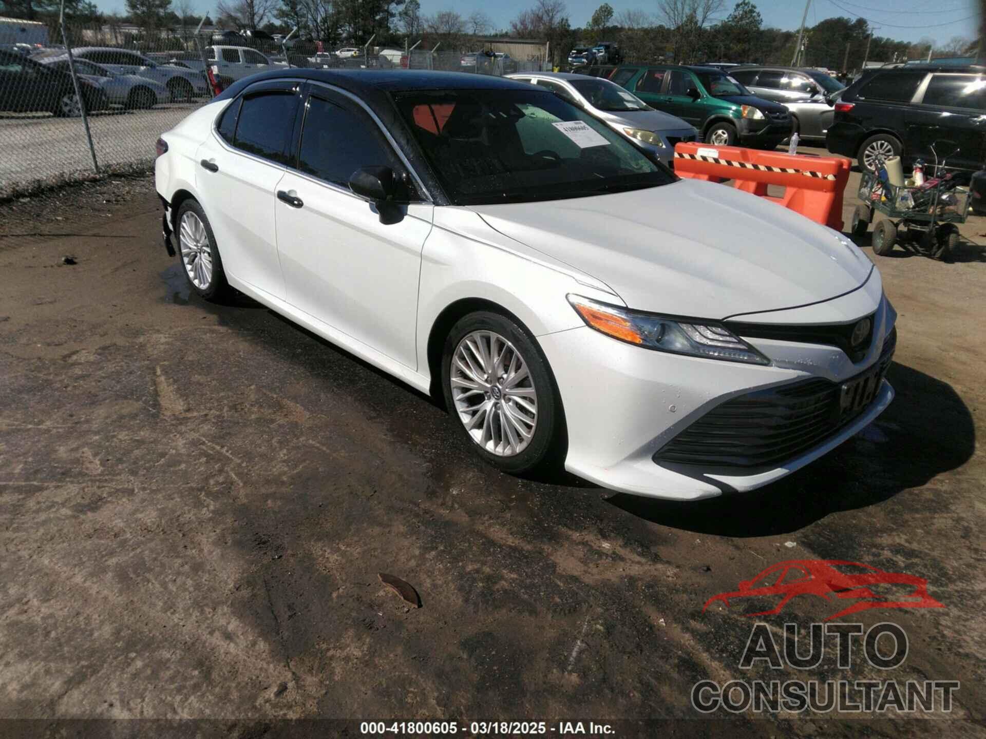 TOYOTA CAMRY 2018 - 4T1B11HK8JU020827