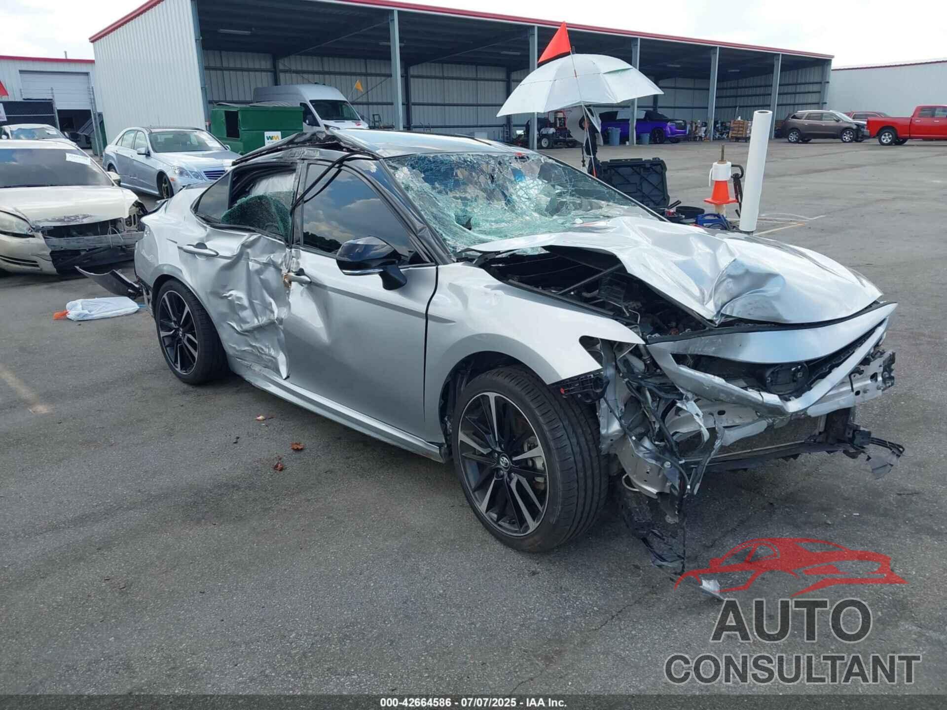 TOYOTA CAMRY 2018 - 4T1B61HK5JU031480