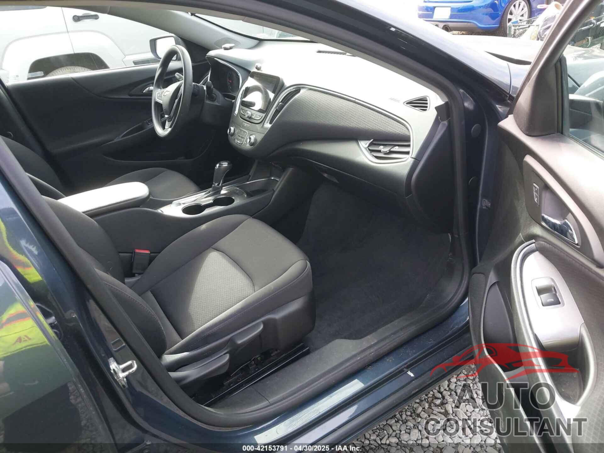 CHEVROLET MALIBU 2019 - 1G1ZD5ST6KF142877