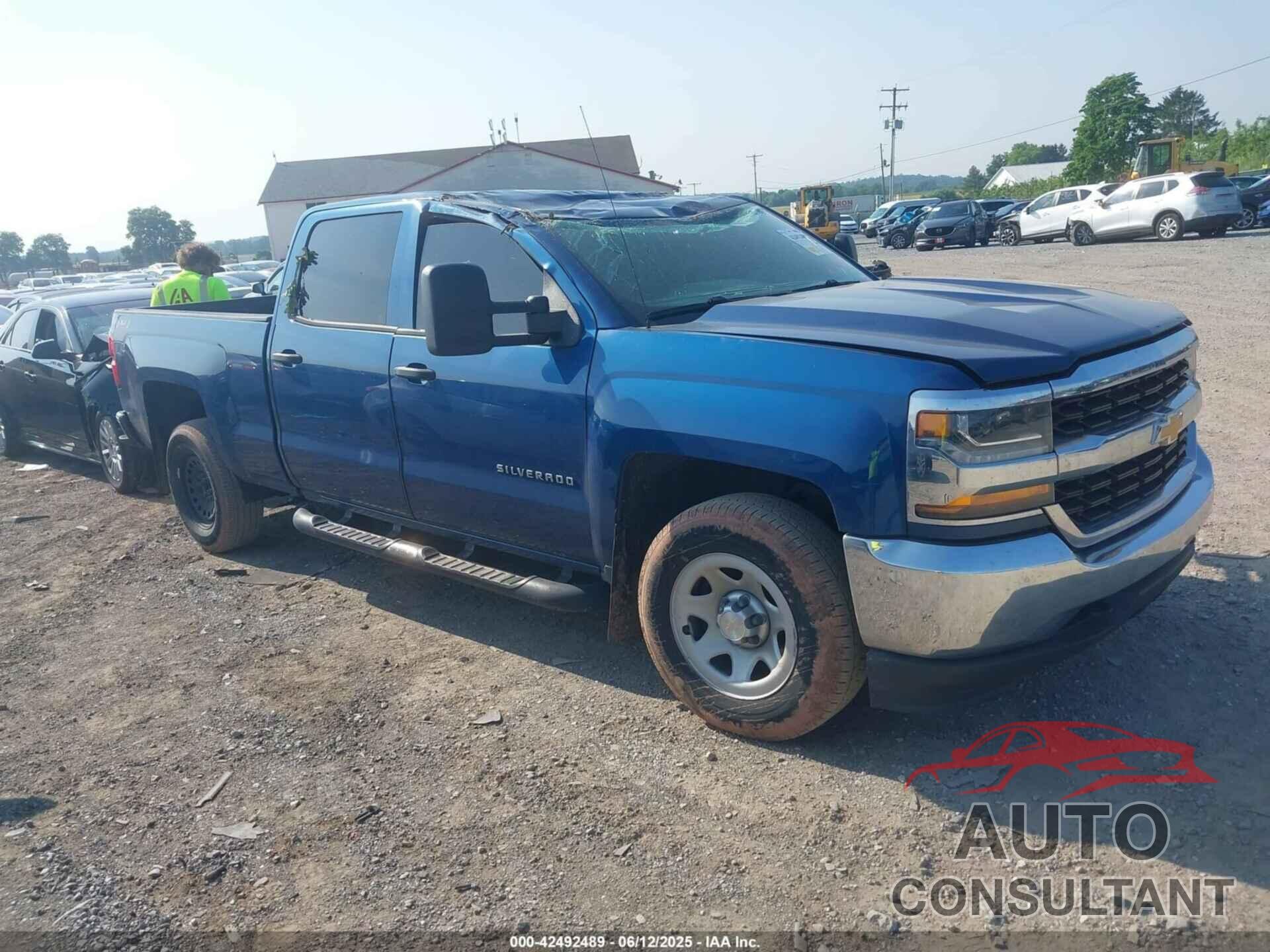 CHEVROLET SILVERADO 1500 2018 - 1GCUKNEC6JF125174