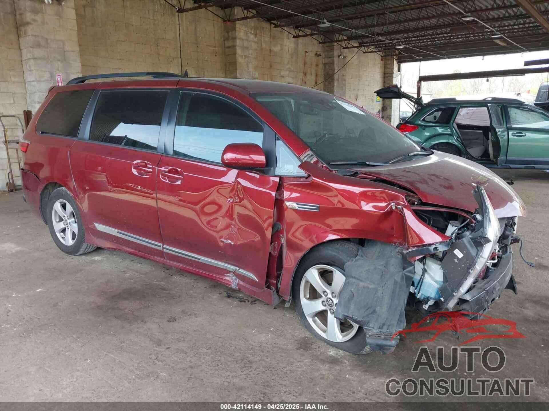 TOYOTA SIENNA 2019 - 5TDKZ3DC8KS988357