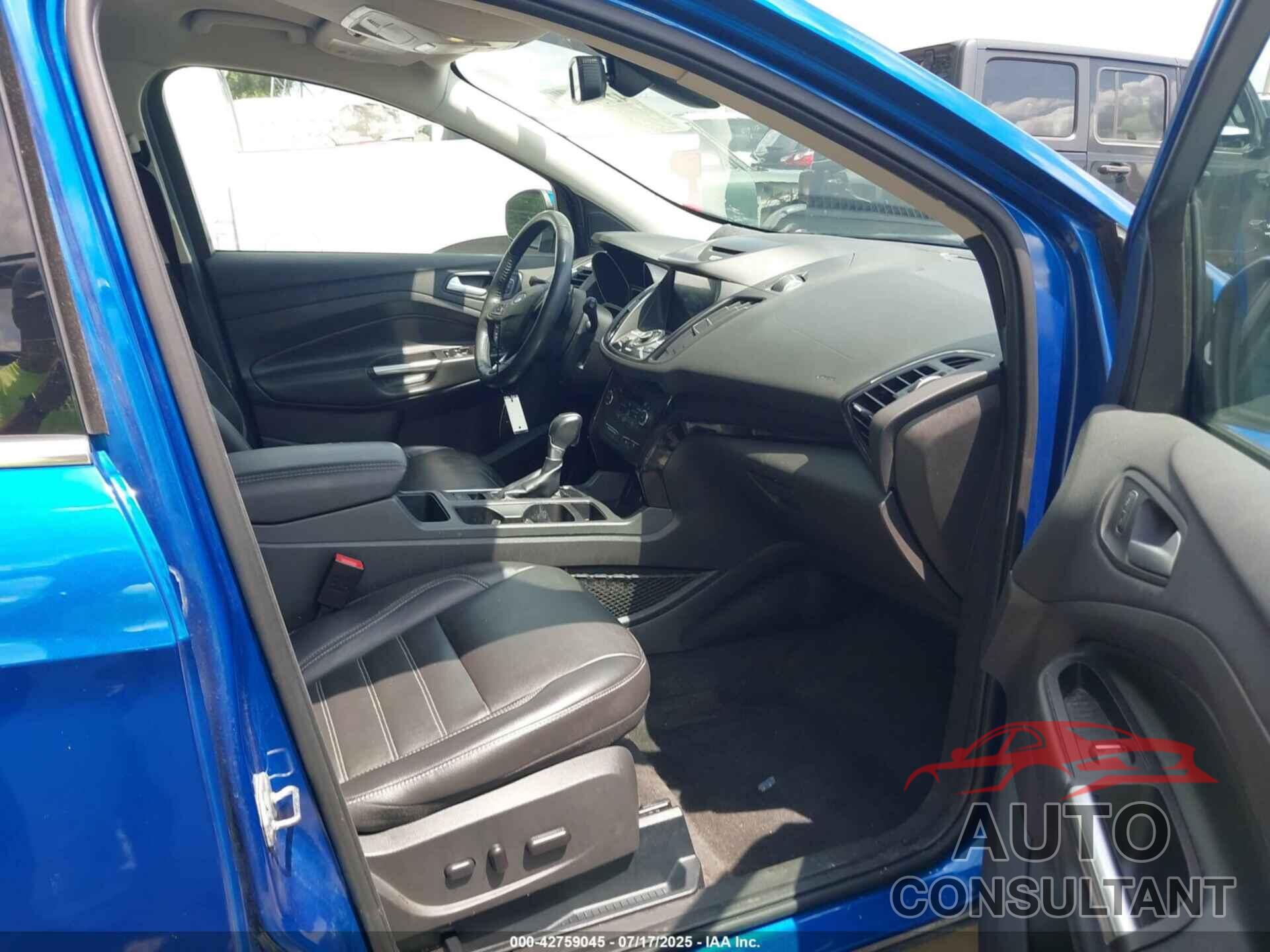 FORD ESCAPE 2017 - 1FMCU0JD7HUC21744