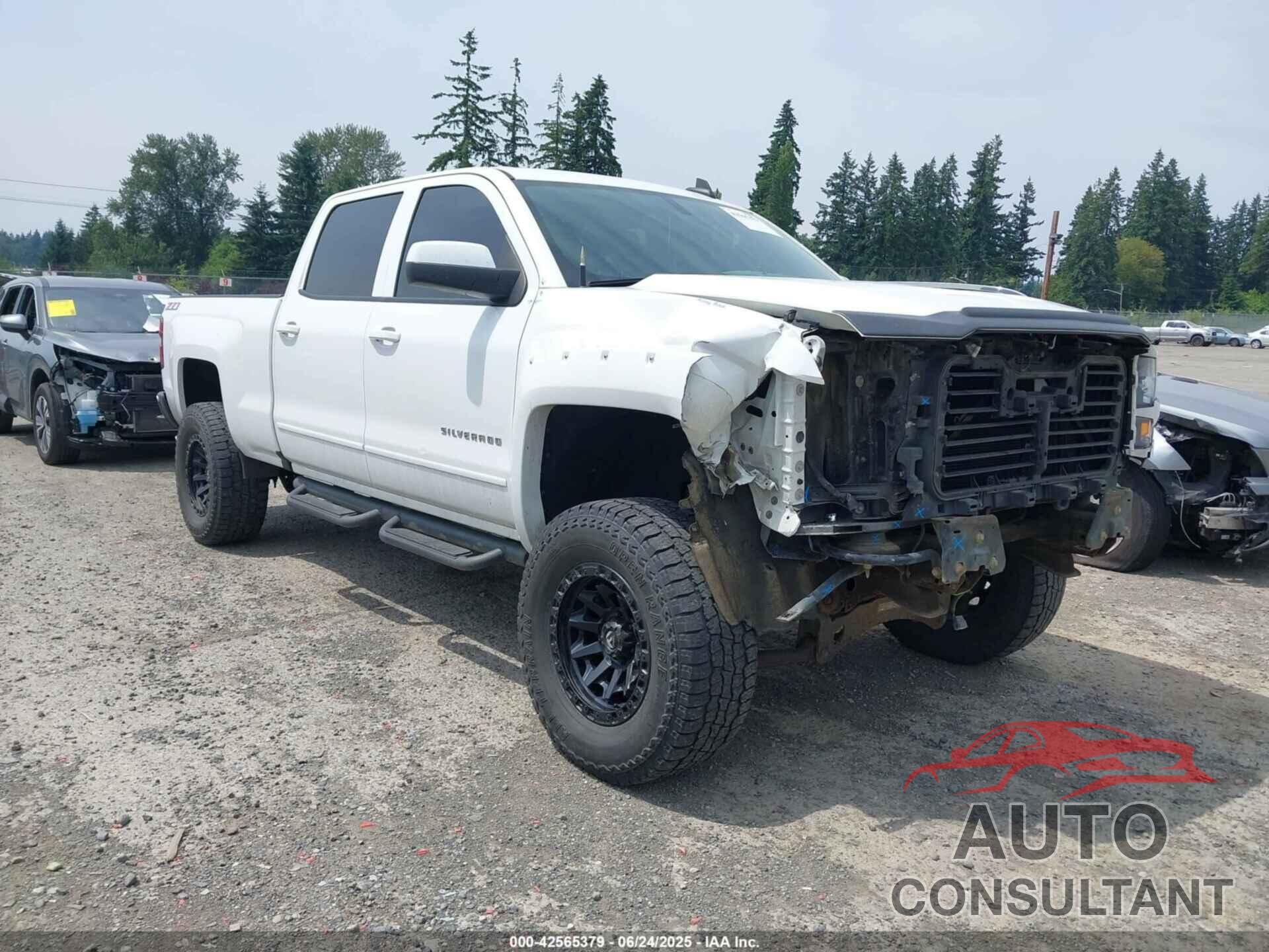 CHEVROLET SILVERADO 1500 2018 - 3GCUKREC8JG384304
