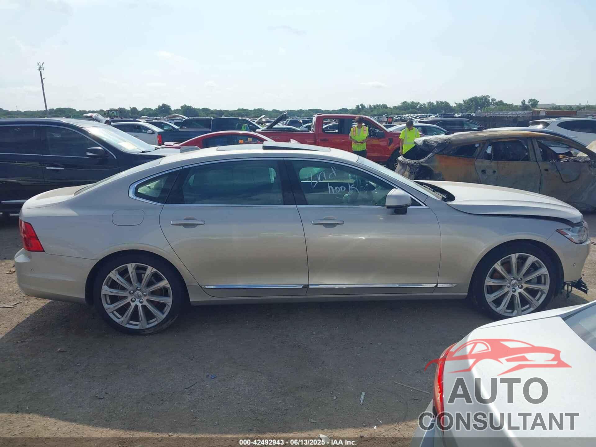 VOLVO S90 HYBRID 2018 - LVYBR0AL4JP046116
