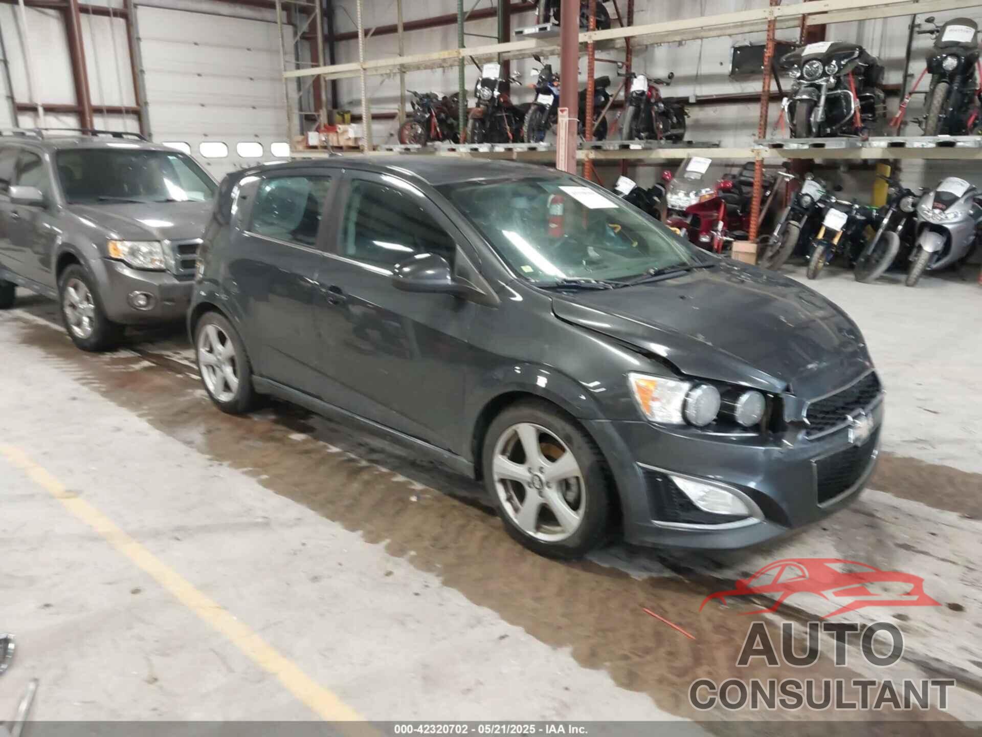 CHEVROLET SONIC 2014 - 1G1JG6SB2E4231539