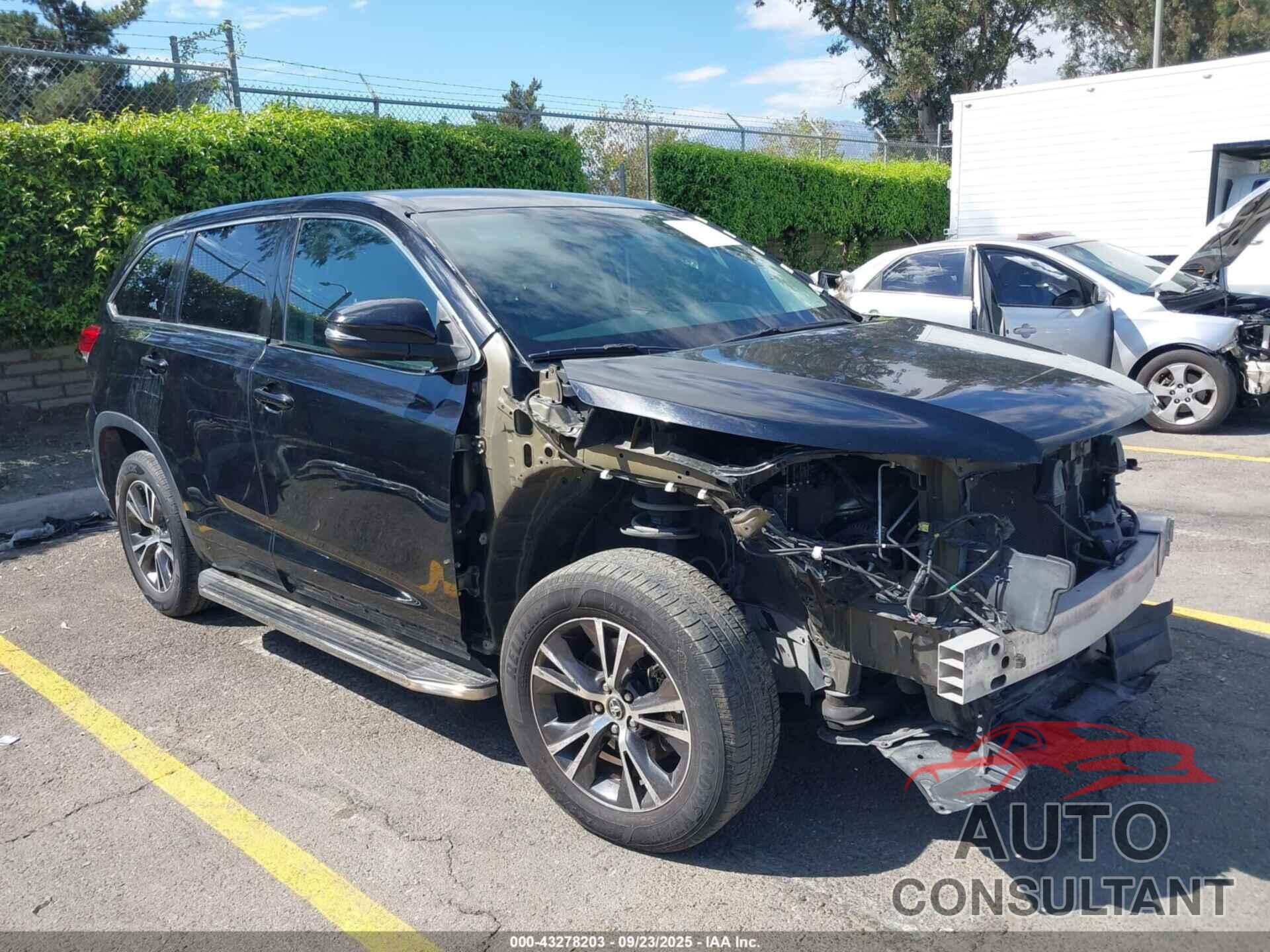 TOYOTA HIGHLANDER 2017 - 5TDZARFH8HS030071