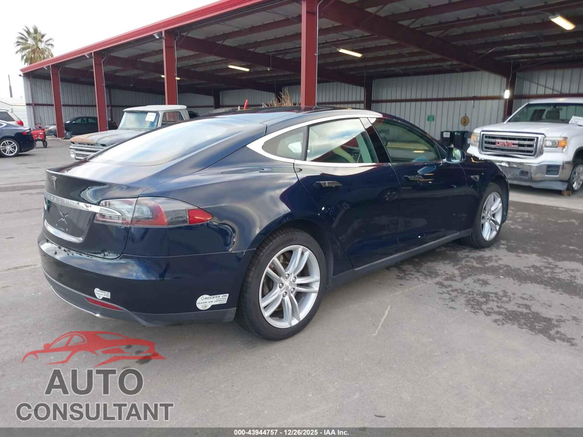 TESLA MODEL S 2013 - 5YJSA1CN8DFP06062