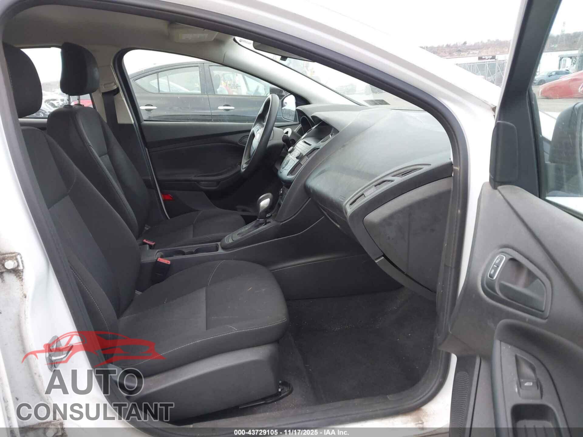 FORD FOCUS 2015 - 1FADP3E23FL321309