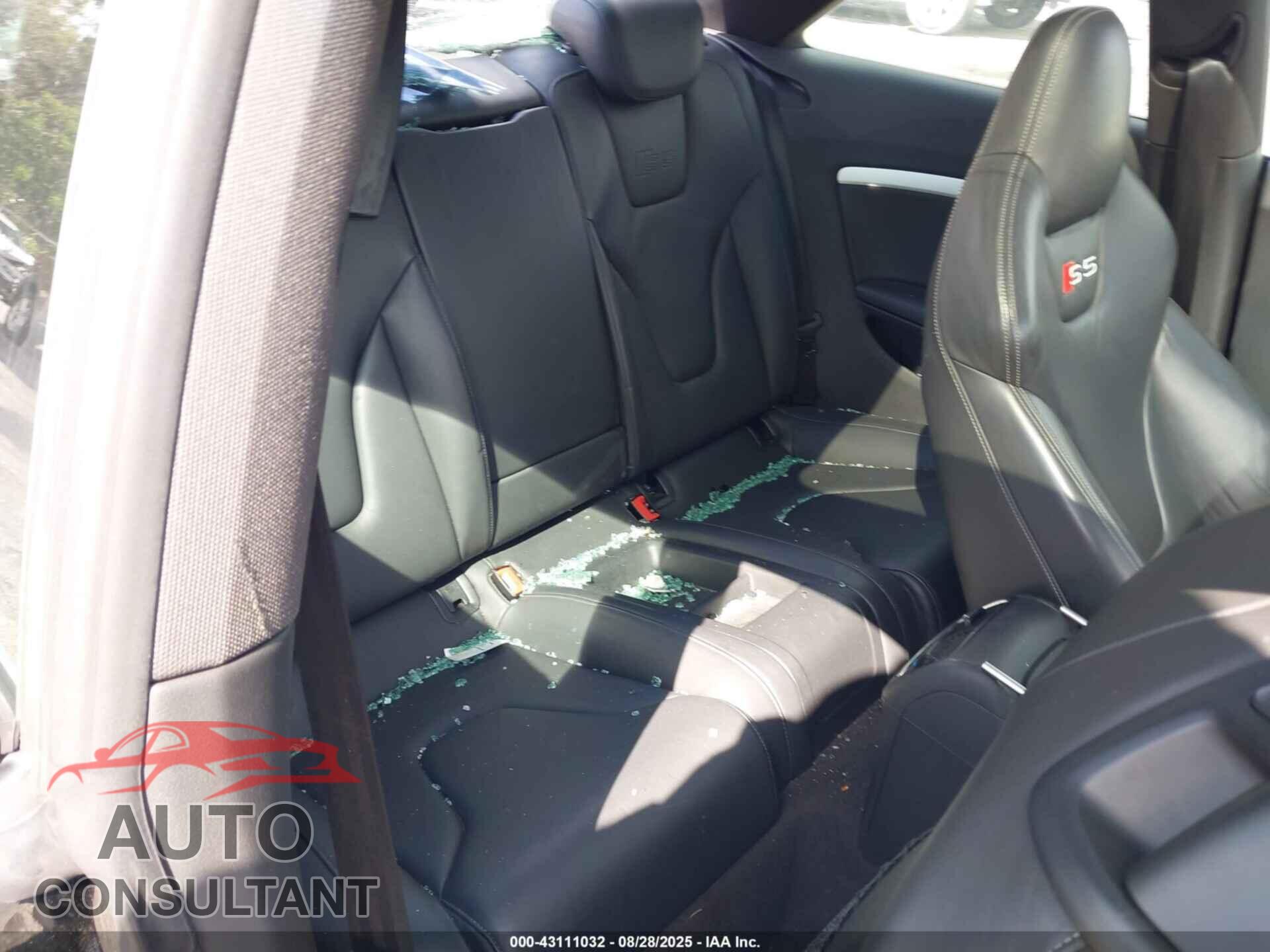 AUDI S5 2012 - WAUCVAFR8CA003136