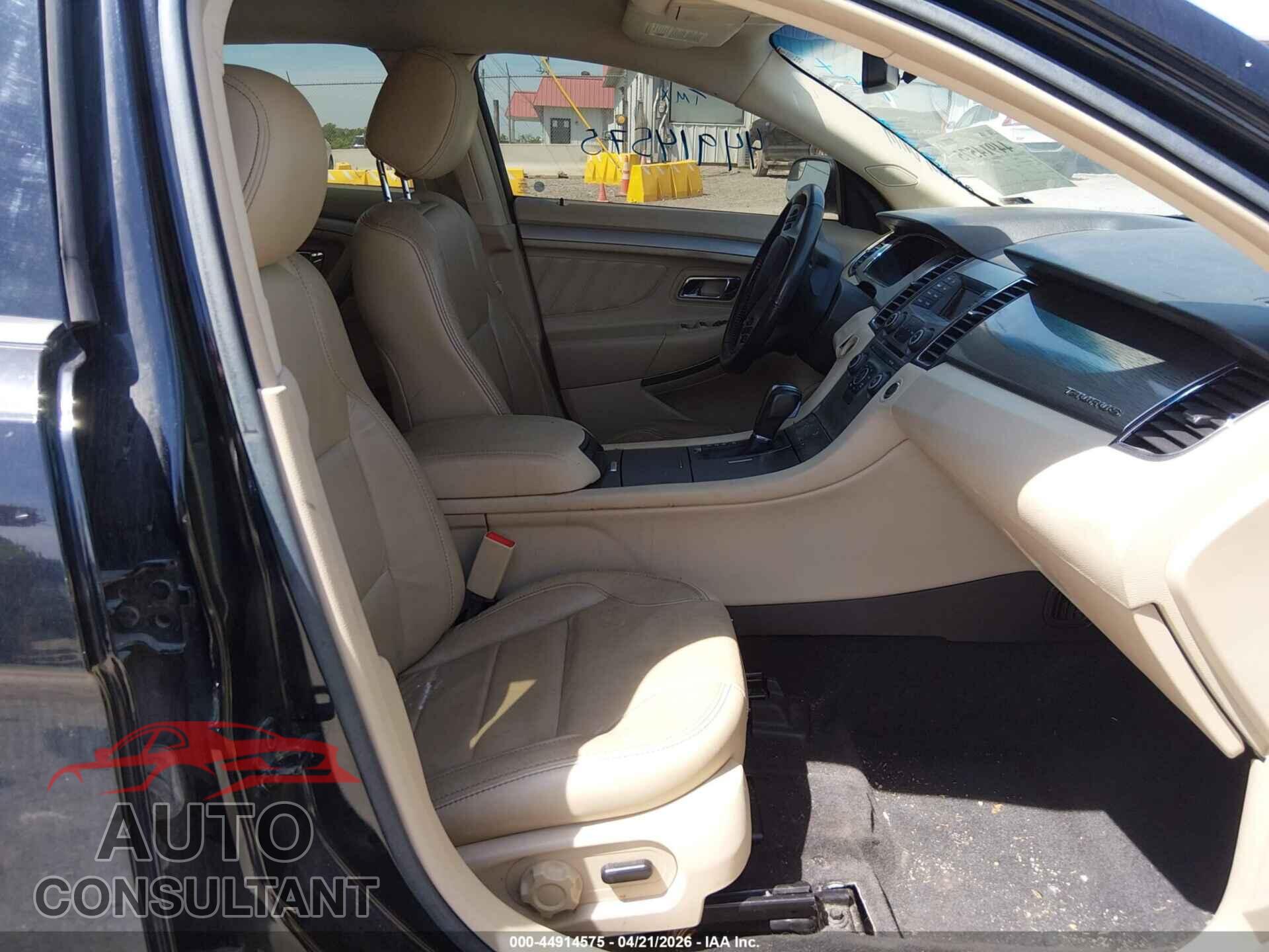 FORD TAURUS 2017 - 1FAHP2E81HG120584