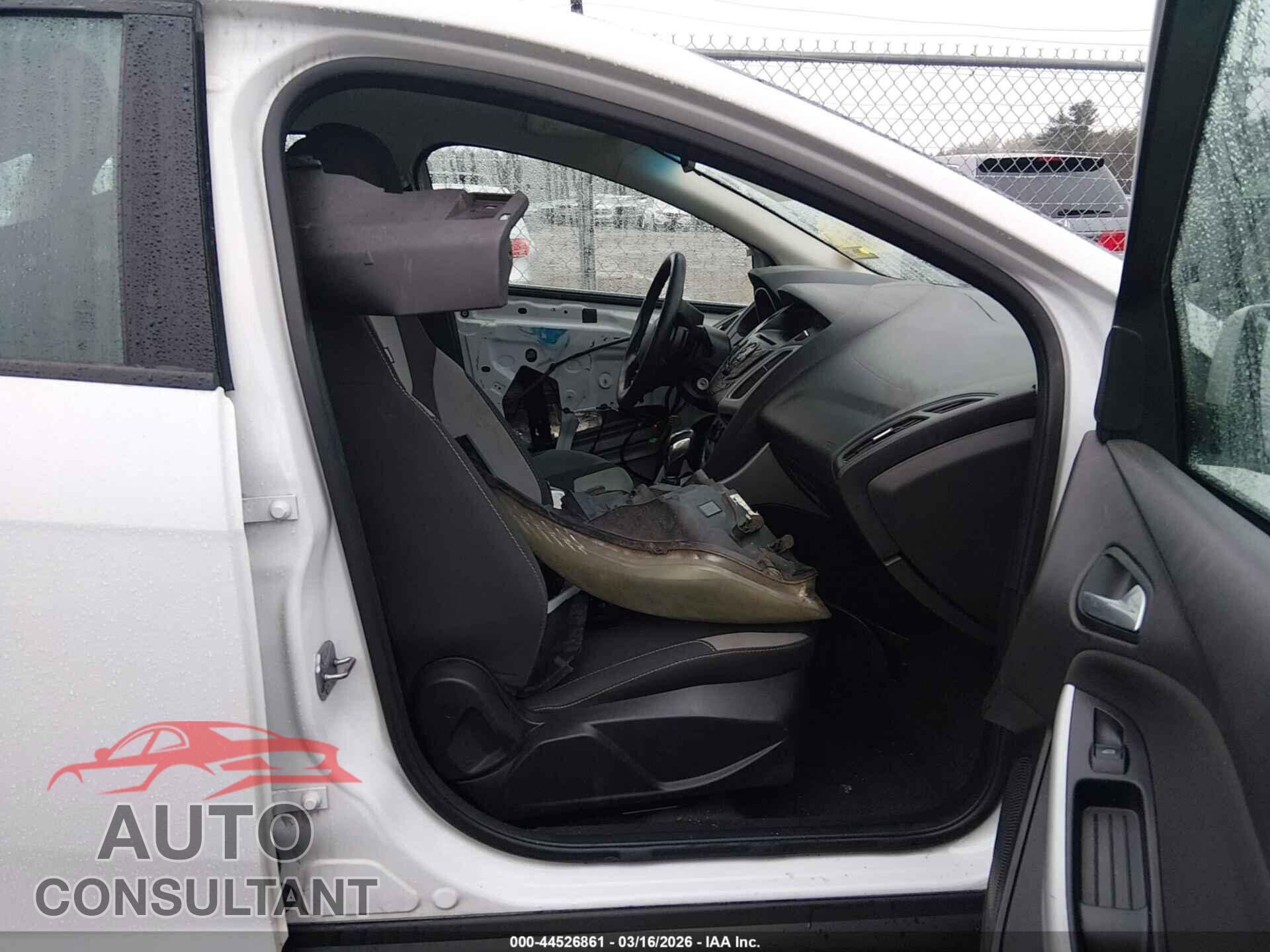 FORD FOCUS 2012 - 1FAHP3F2XCL460199