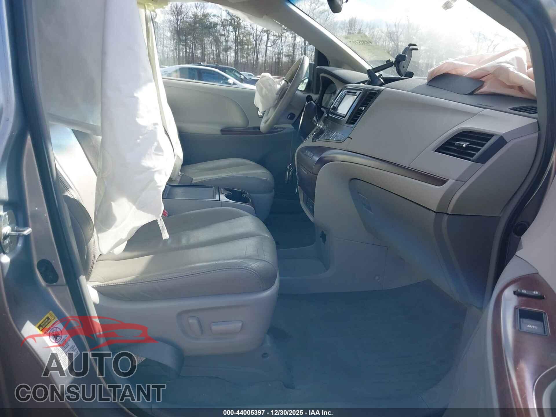 TOYOTA SIENNA 2013 - 5TDYK3DC8DS295533