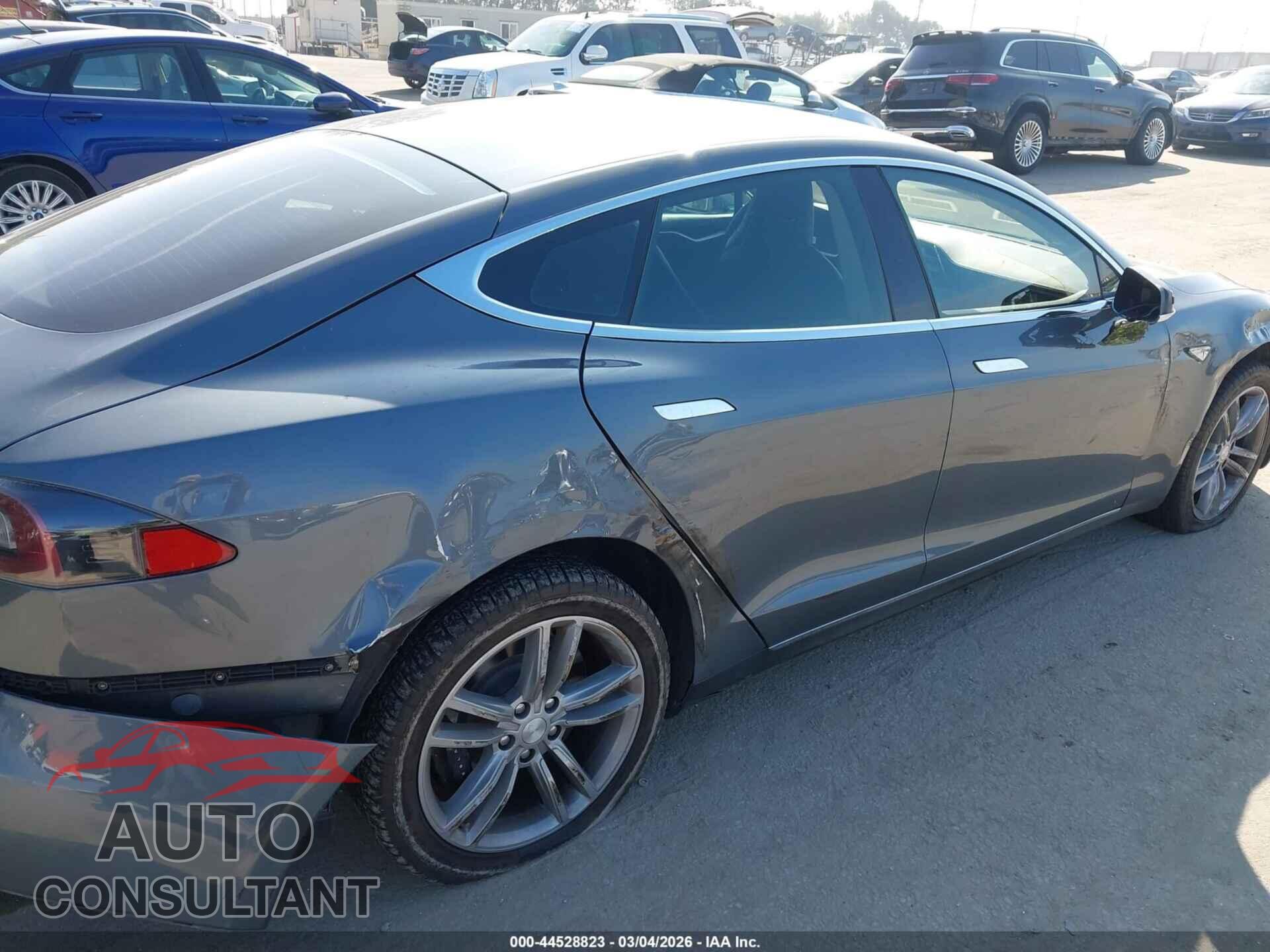 TESLA MODEL S 2013 - 5YJSA1CG0DFP27490