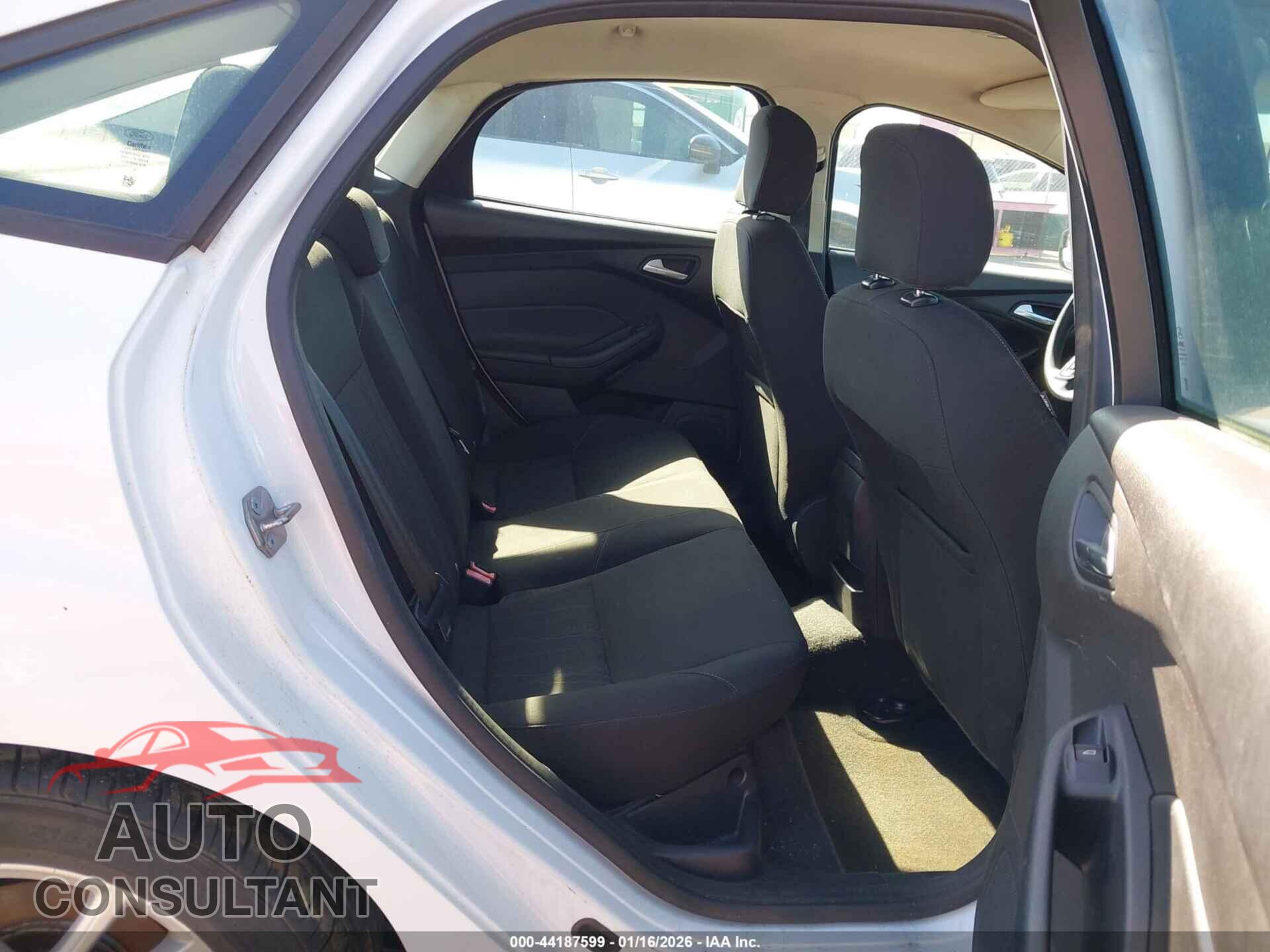FORD FOCUS 2015 - 1FADP3FE5FL358466