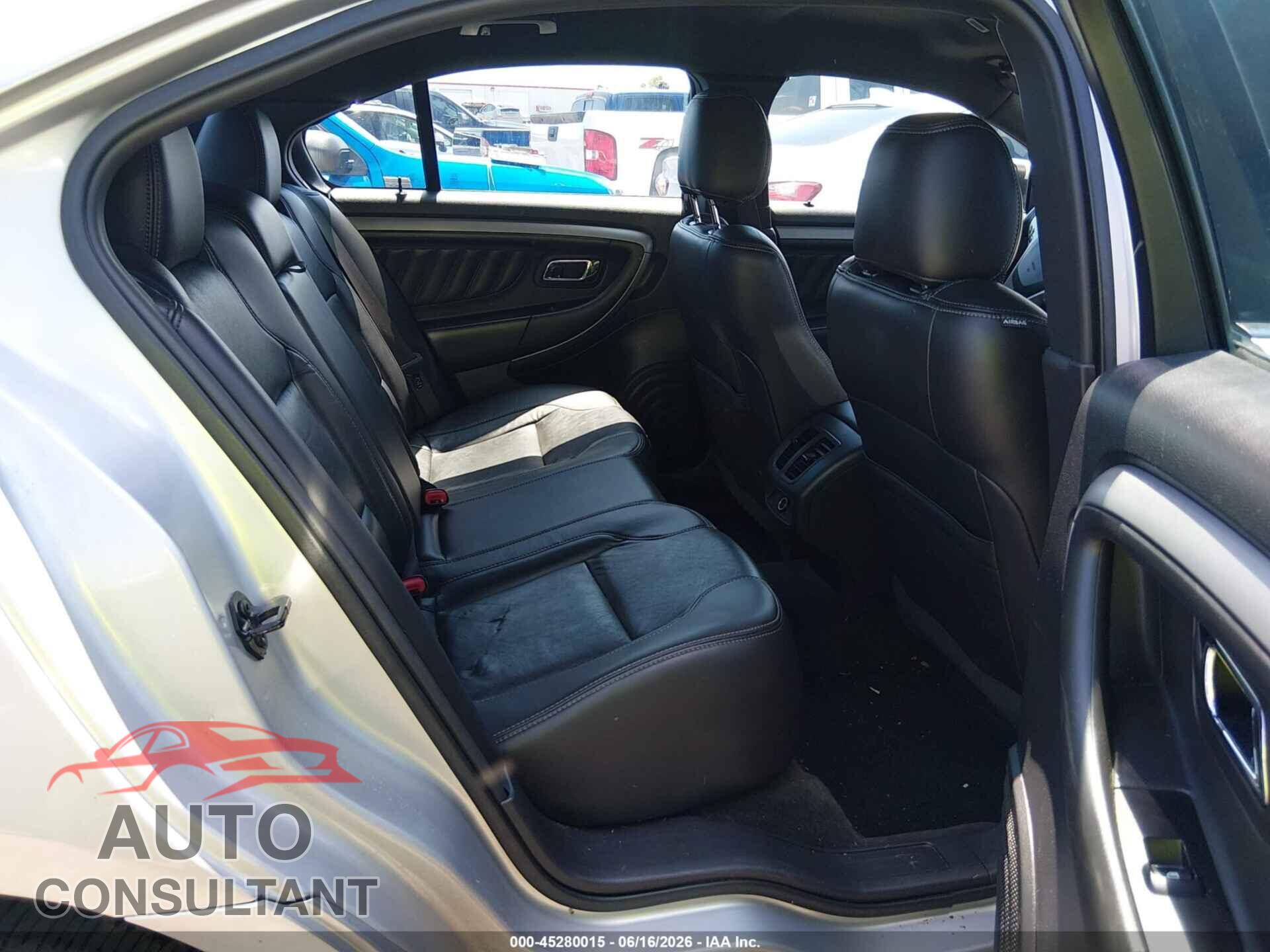 FORD TAURUS 2015 - 1FAHP2E87FG181757