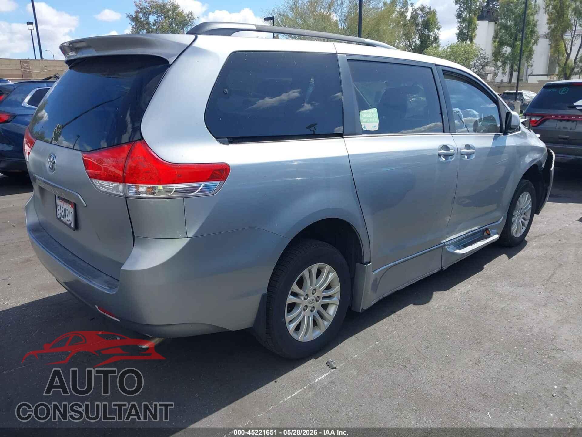 TOYOTA SIENNA 2011 - 5TDYK3DC0BS039366