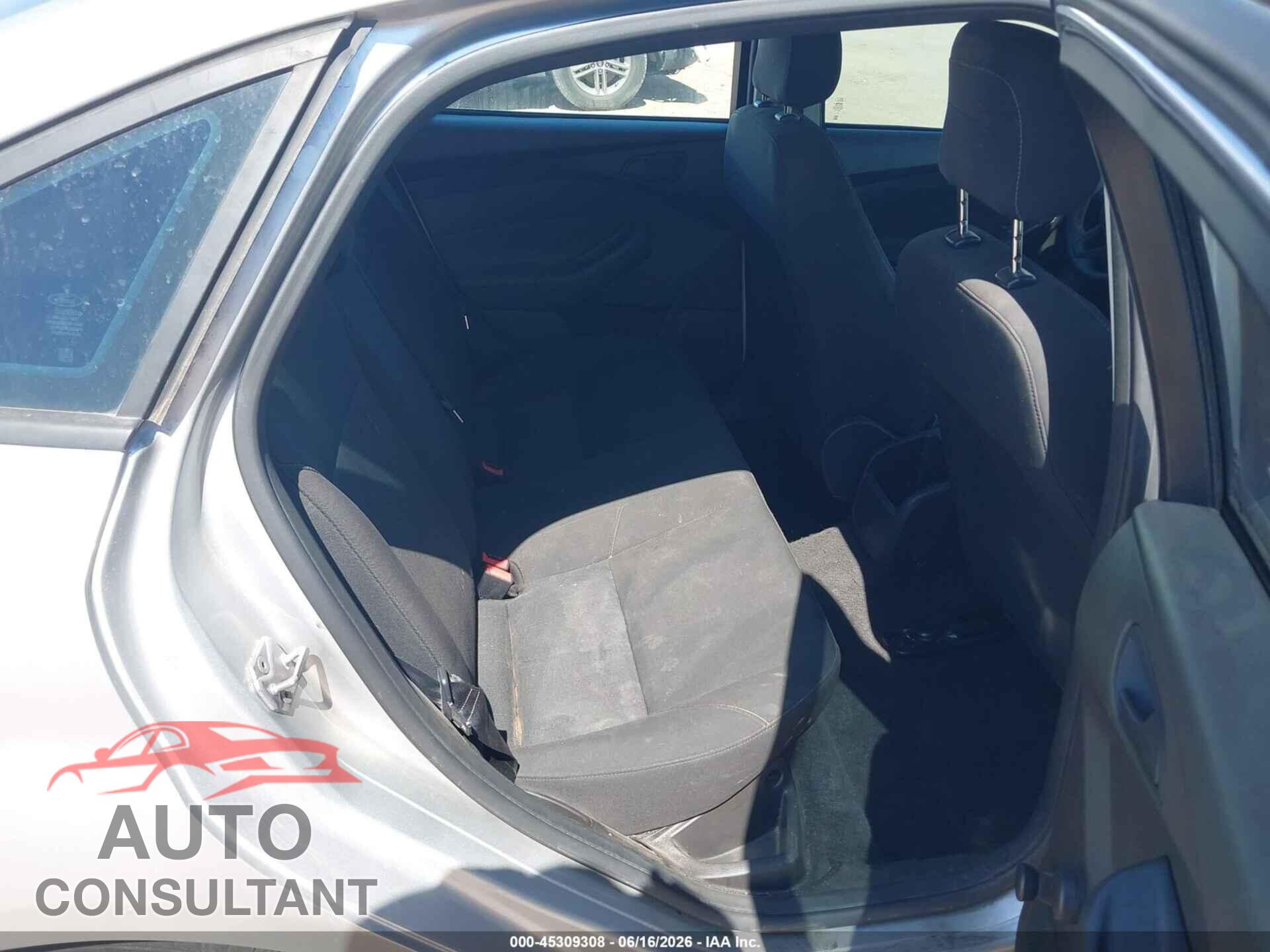 FORD FOCUS 2016 - 1FADP3E2XGL310552