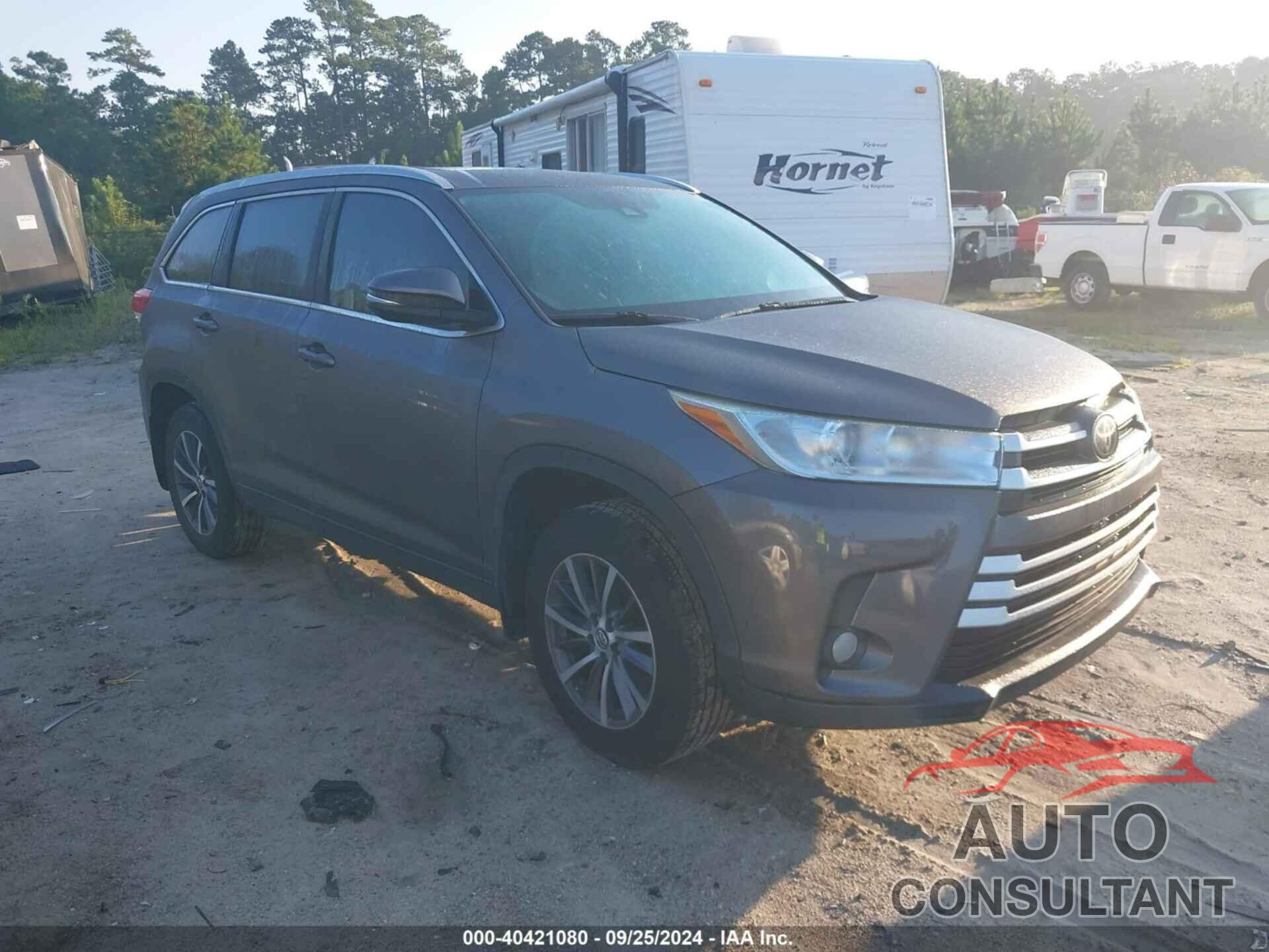 TOYOTA HIGHLANDER 2018 - 5TDJZRFH2JS811289