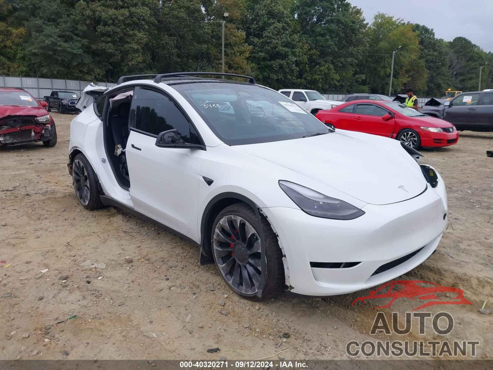 TESLA MODEL Y 2023 - 7SAYGDEF2PF803488