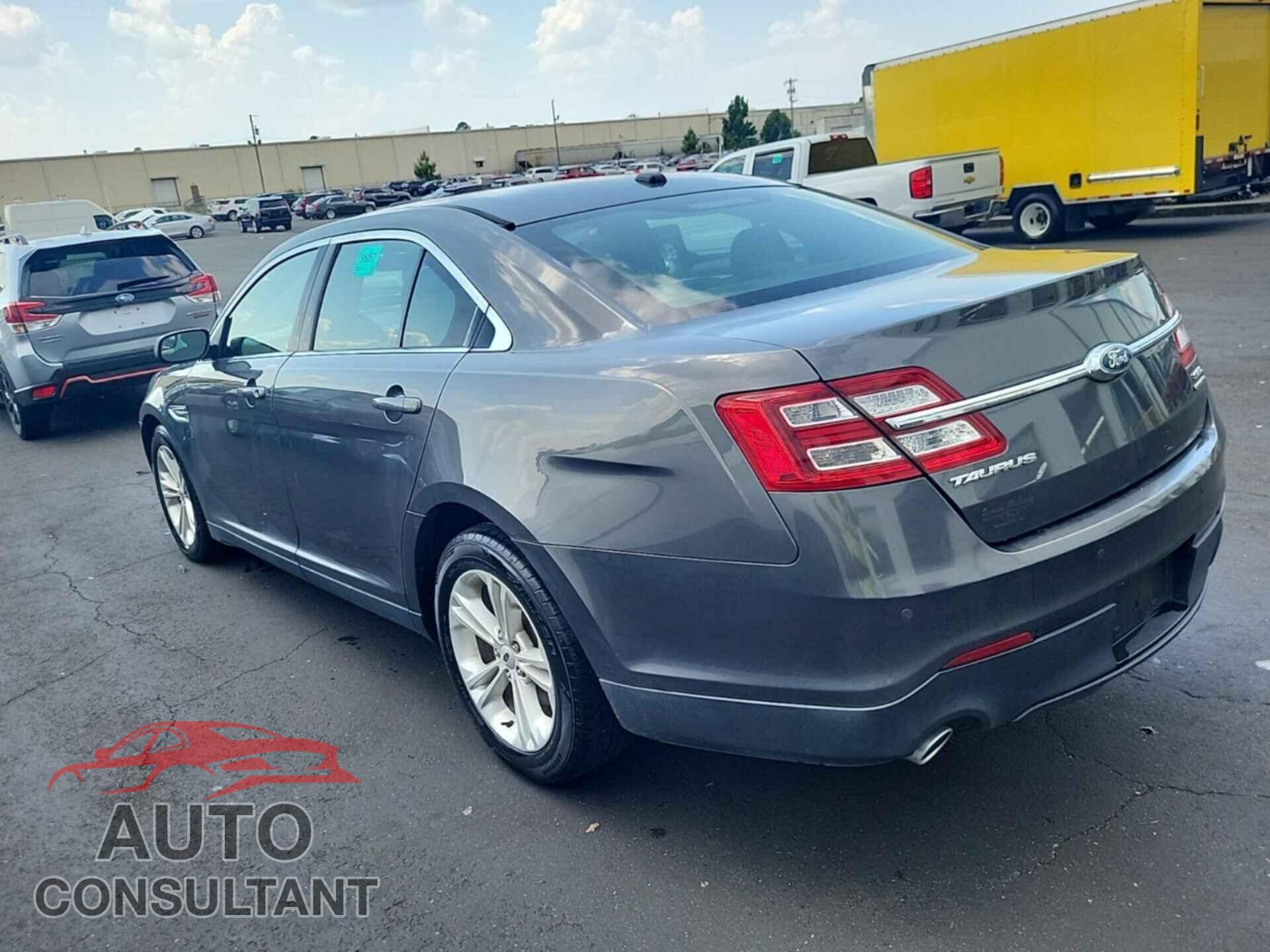 FORD TAURUS 2018 - 1FAHP2E80JG104897