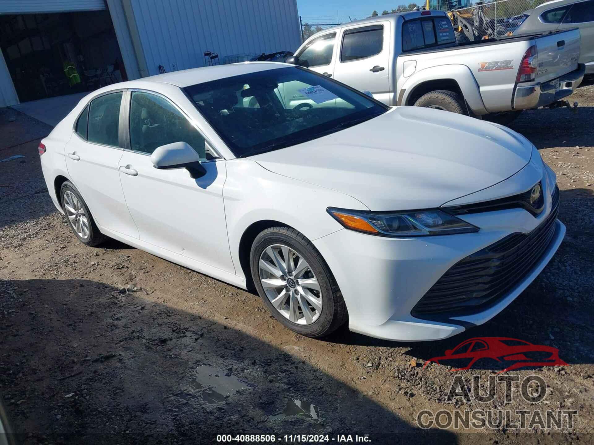 TOYOTA CAMRY 2018 - 4T1B11HK3JU147016