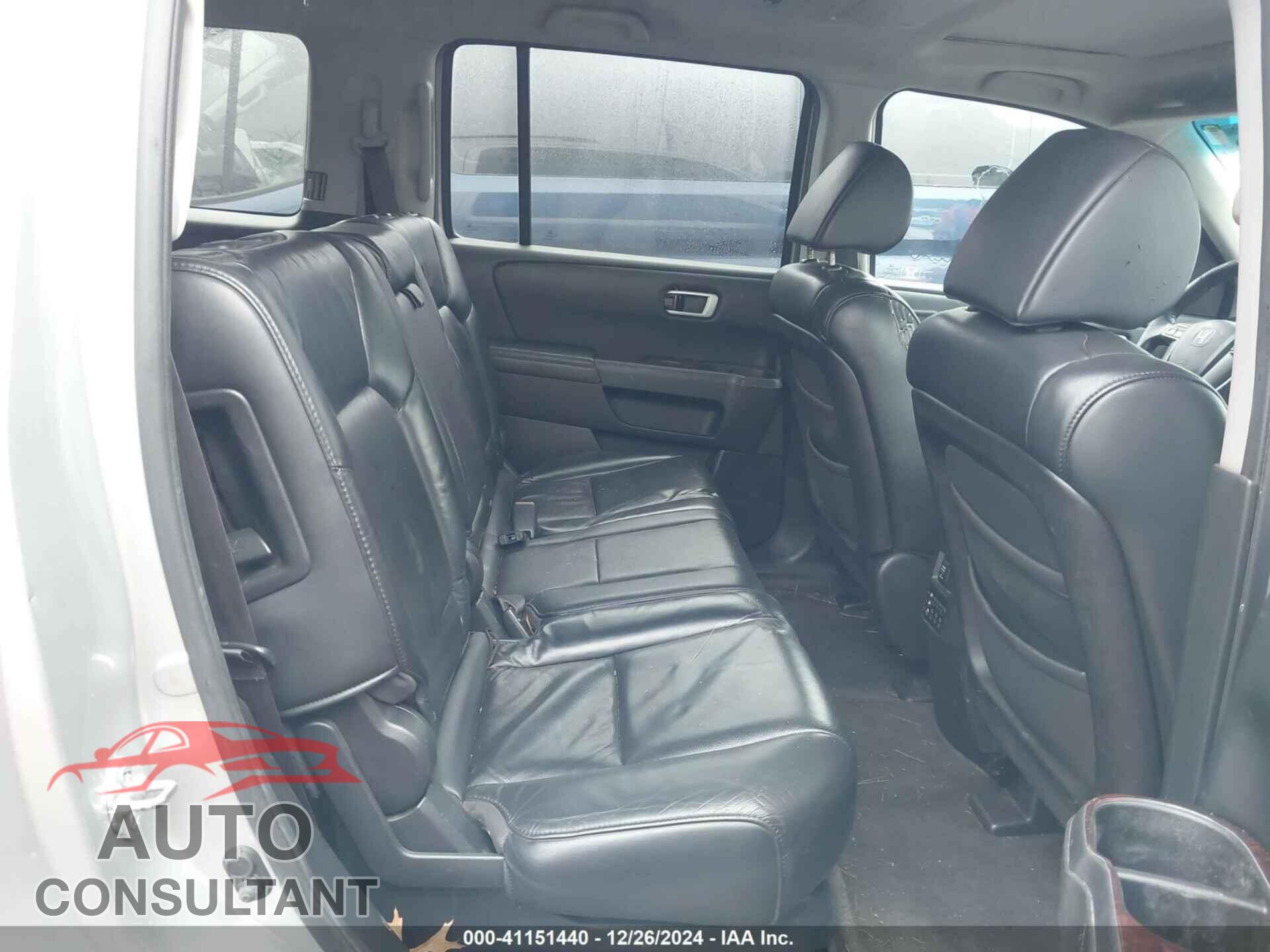 HONDA PILOT 2011 - 5FNYF4H64BB040295