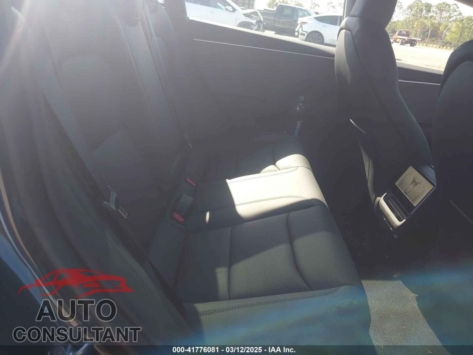 TESLA MODEL 3 2025 - 5YJ3E1EA5SF902847