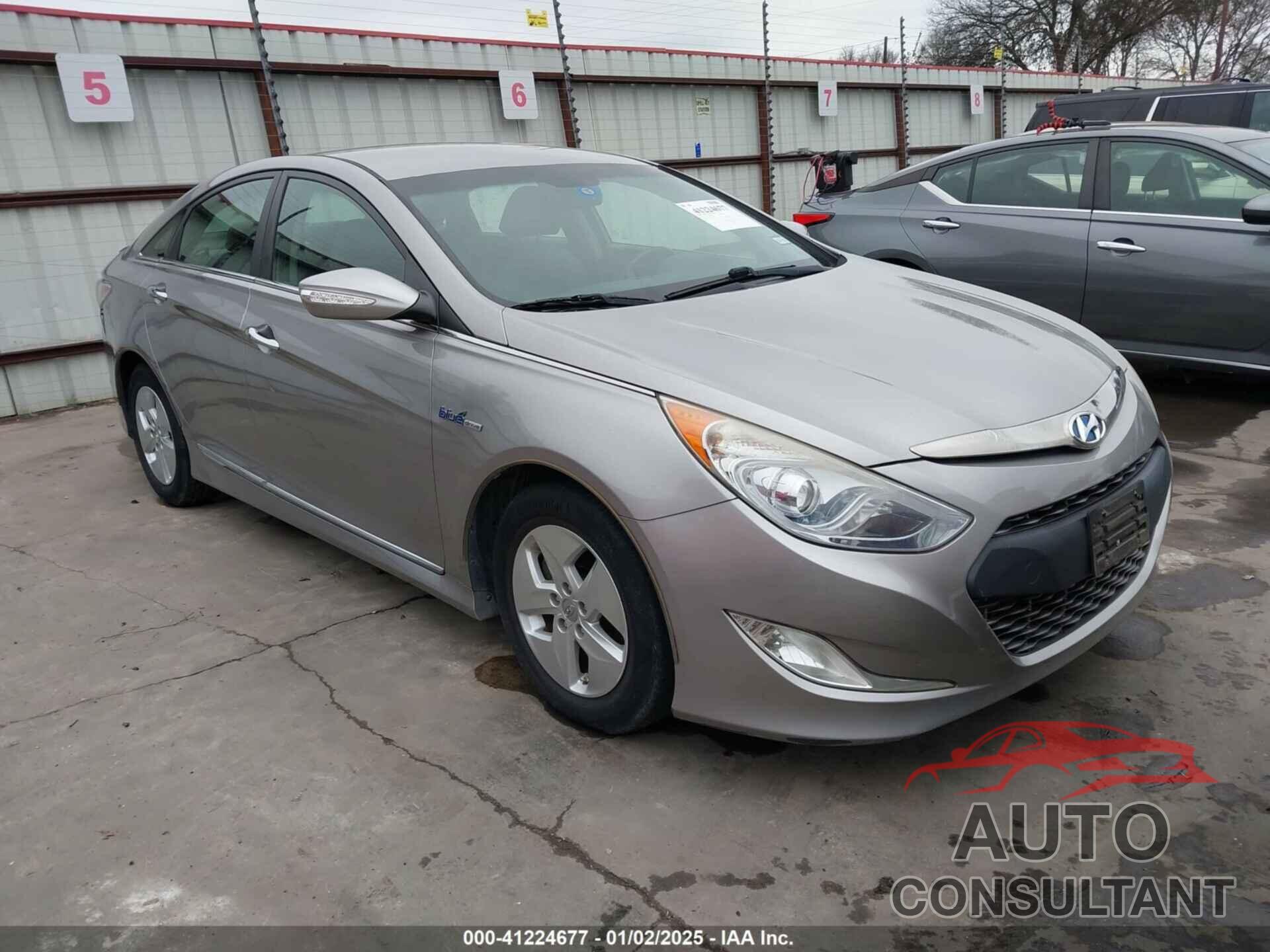 HYUNDAI SONATA 2012 - KMHEC4A49CA045888