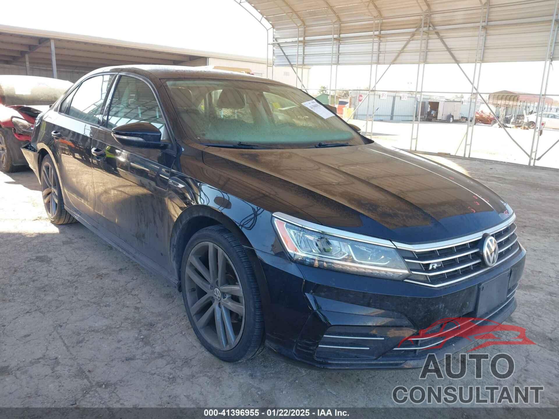 VOLKSWAGEN PASSAT 2018 - 1VWAA7A32JC048857