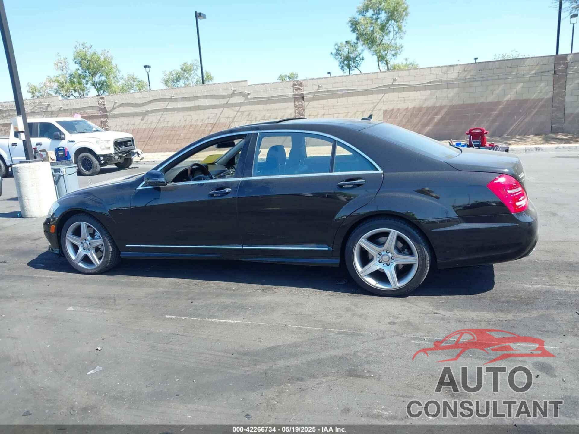 MERCEDES-BENZ S 550 2010 - WDDNG7BB9AA347420