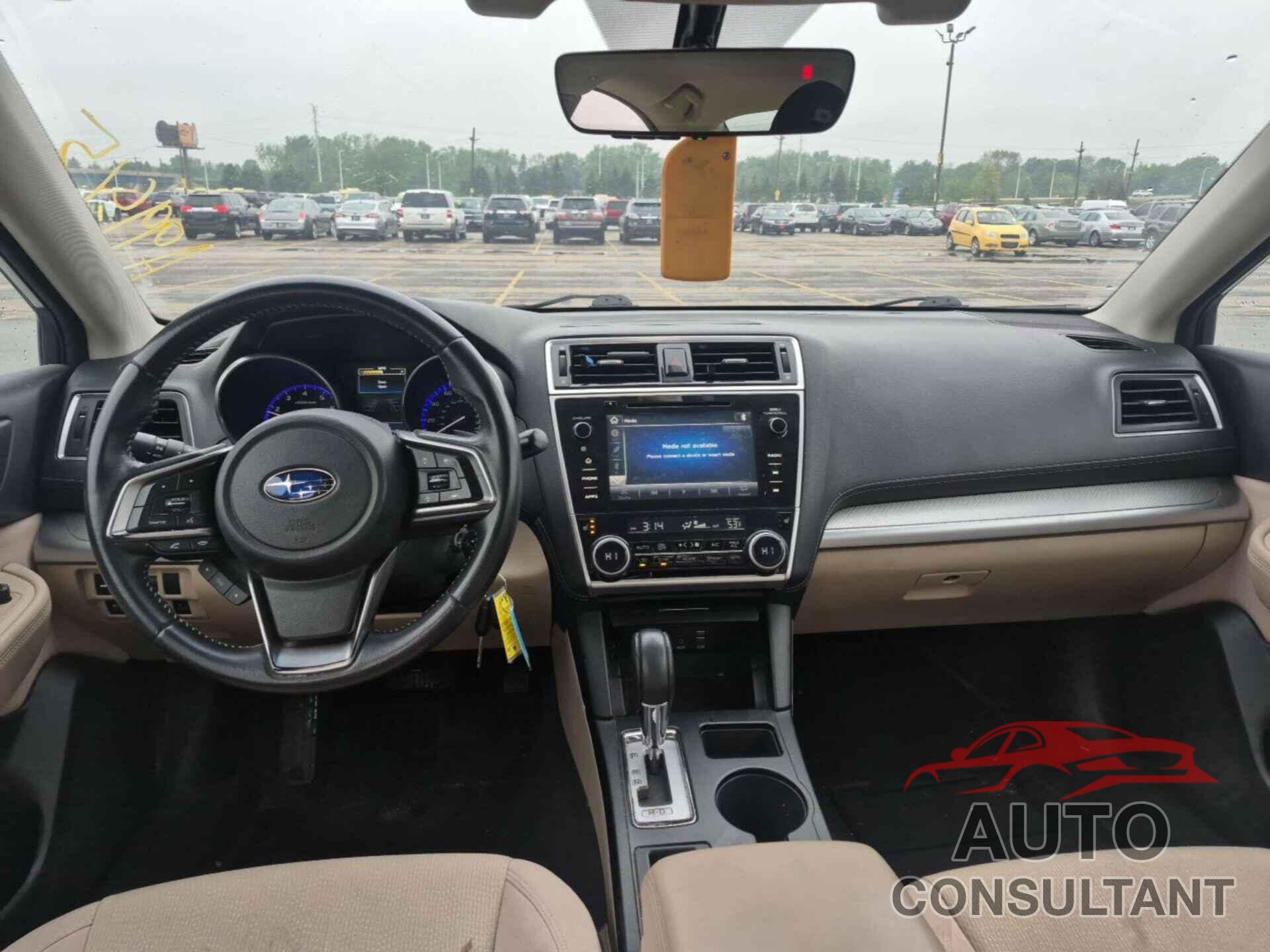 SUBARU LEGACY 2018 - 4S3BNAF68J3021495