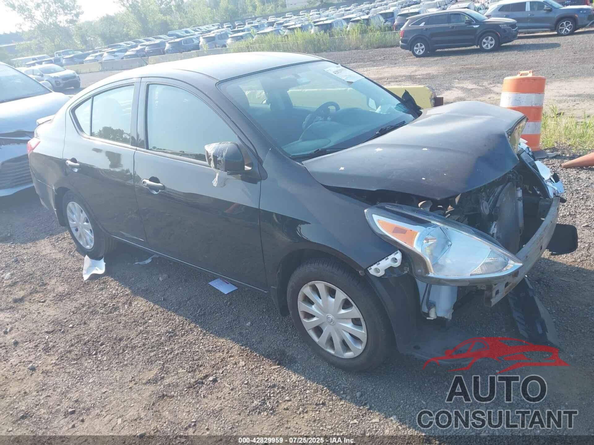 NISSAN VERSA 2018 - 3N1CN7AP8JL859105